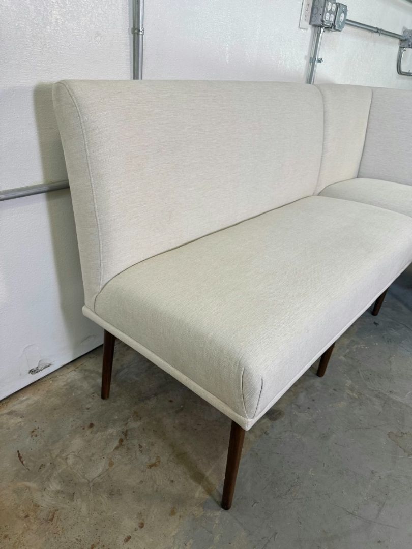 Interior Define Dorian Right Banquette 002