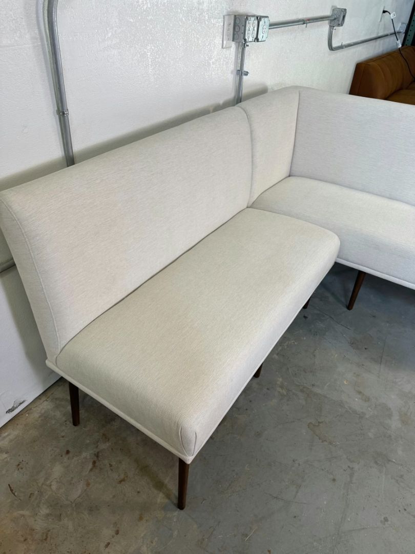 Interior Define Dorian Right Banquette 002