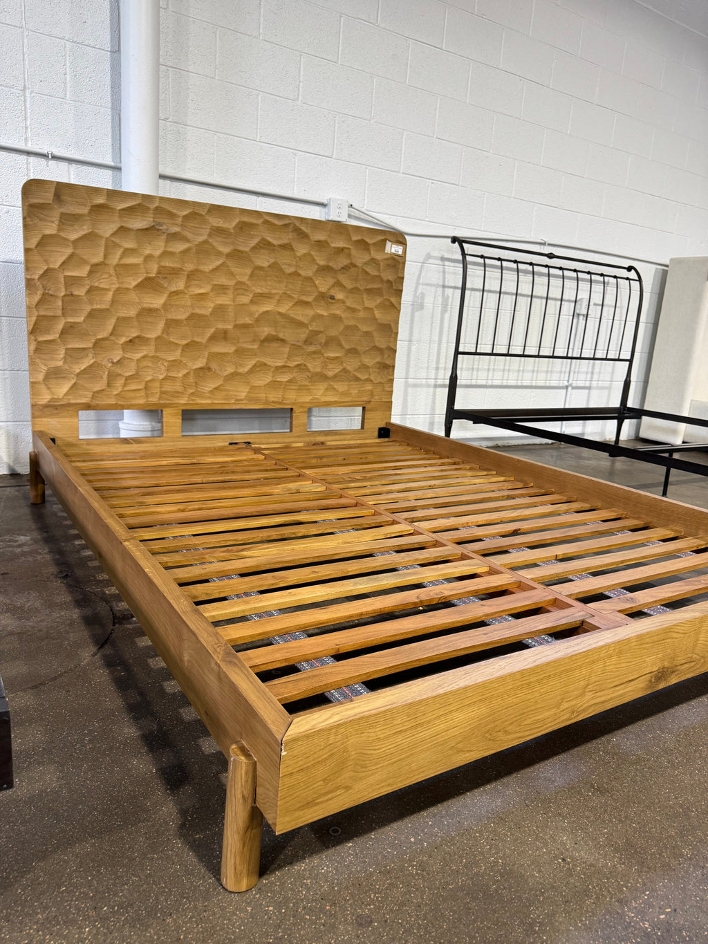 Moe's Misaki Queen Bed Natural - Image 4