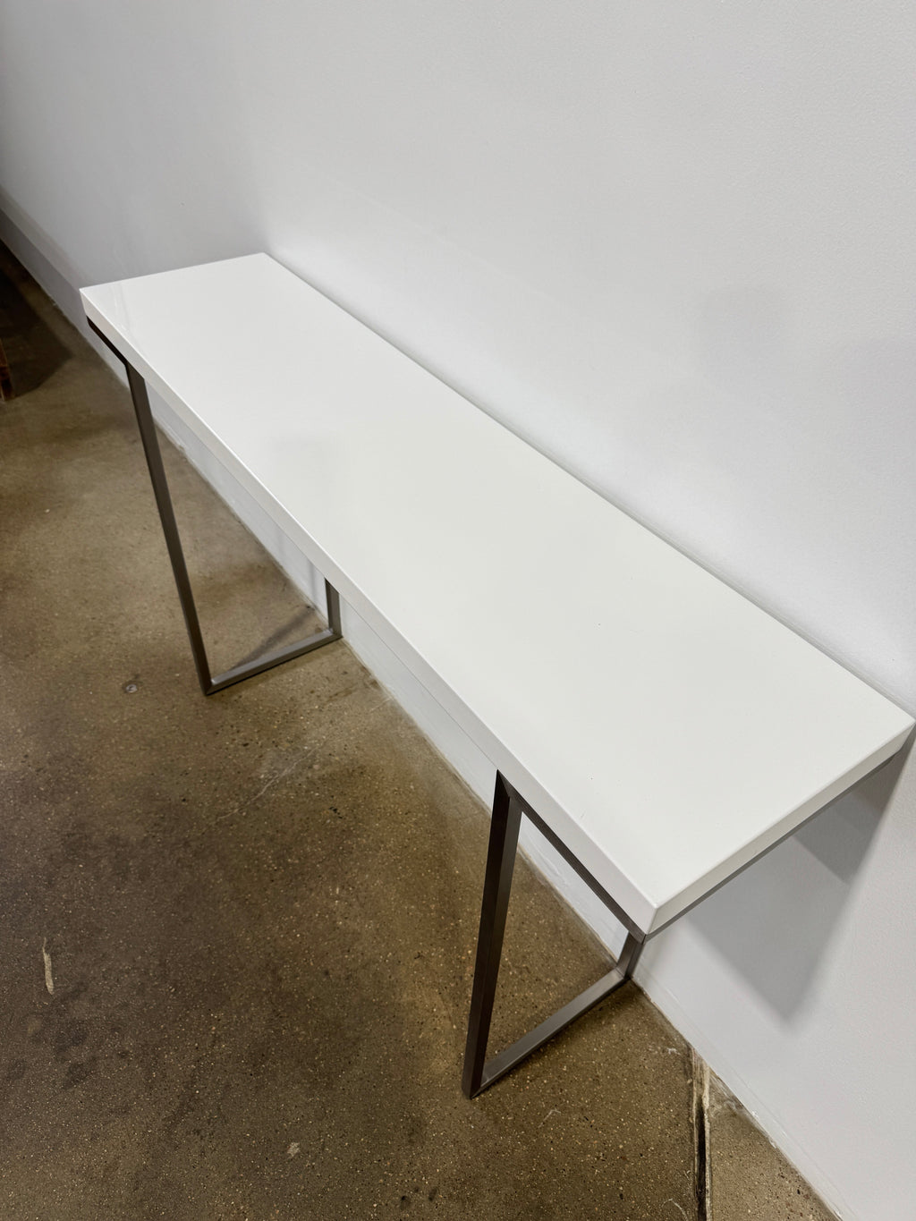 Moe's Home Collection Repetir Console Table - Image 4