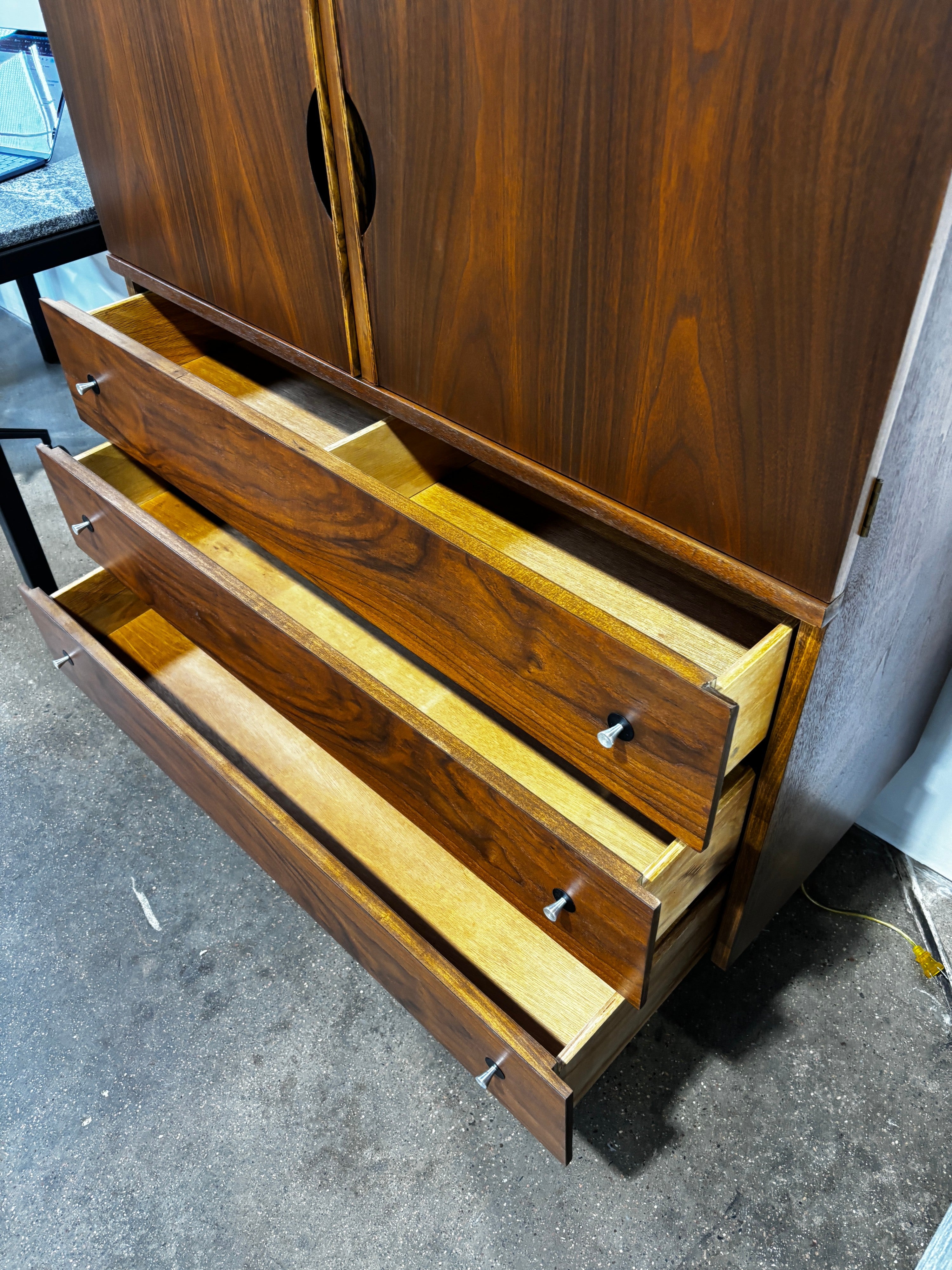 Vintage MCM Dresser Original Laminate Top - Rest is Refinished - Image 4