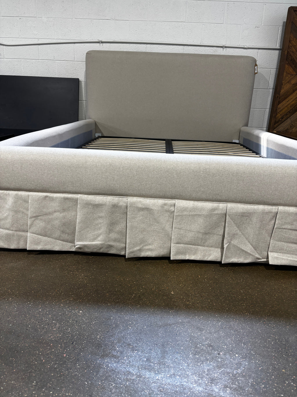 Moe's Home Collection Maren Queen Bed - Image 7