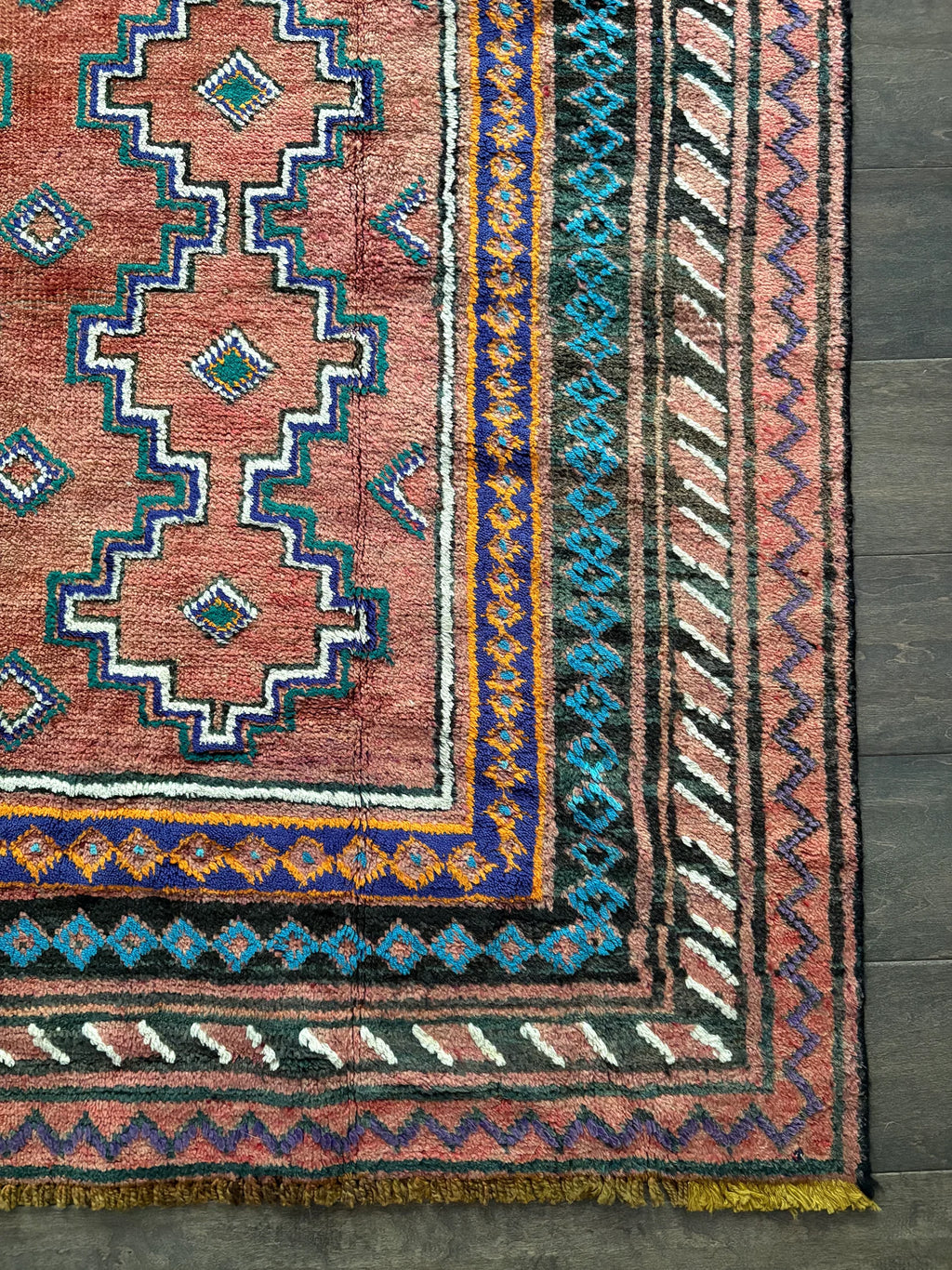 Golden Gal Rugs: Vintage Rug #221 - 7’8” x 3’5” - Image 4