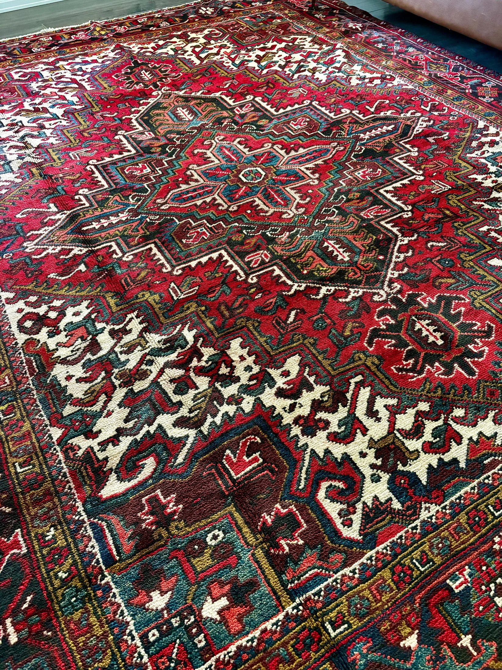 Golden Gal Rugs: Vintage Heriz Rug #232 - 9’4” x 7’9” - Image 4