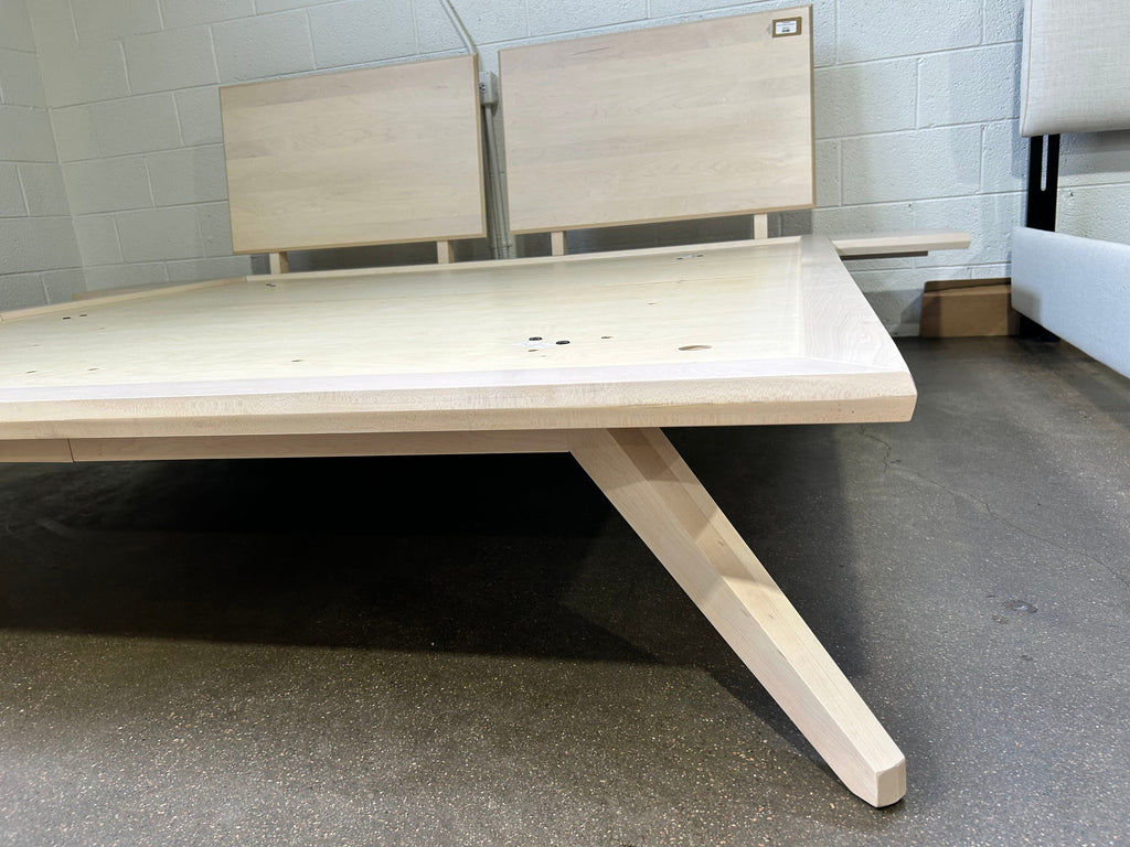 Copeland Astrid King Bed  w/ Headboard - Image 4