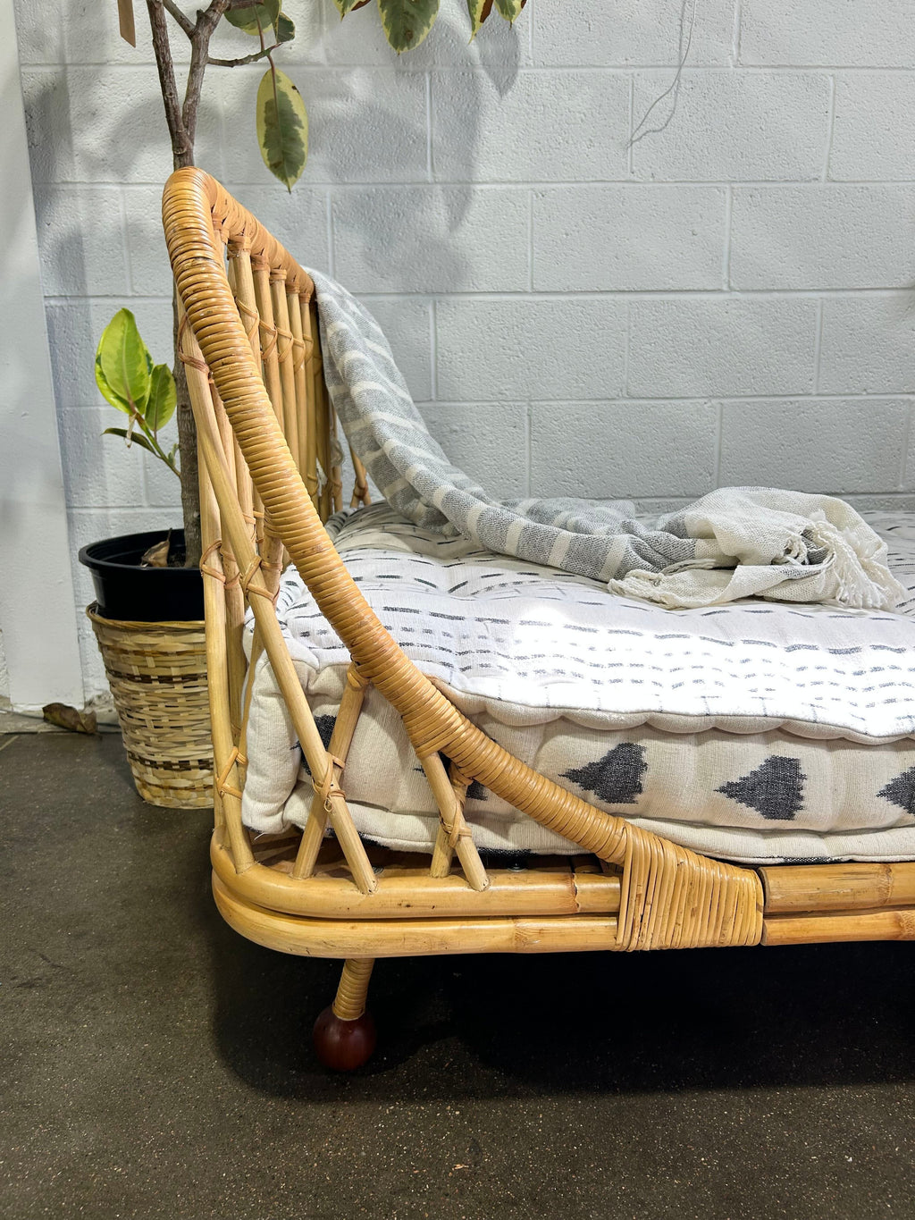 Anthropologie Pari Rattan Daybed - Image 4