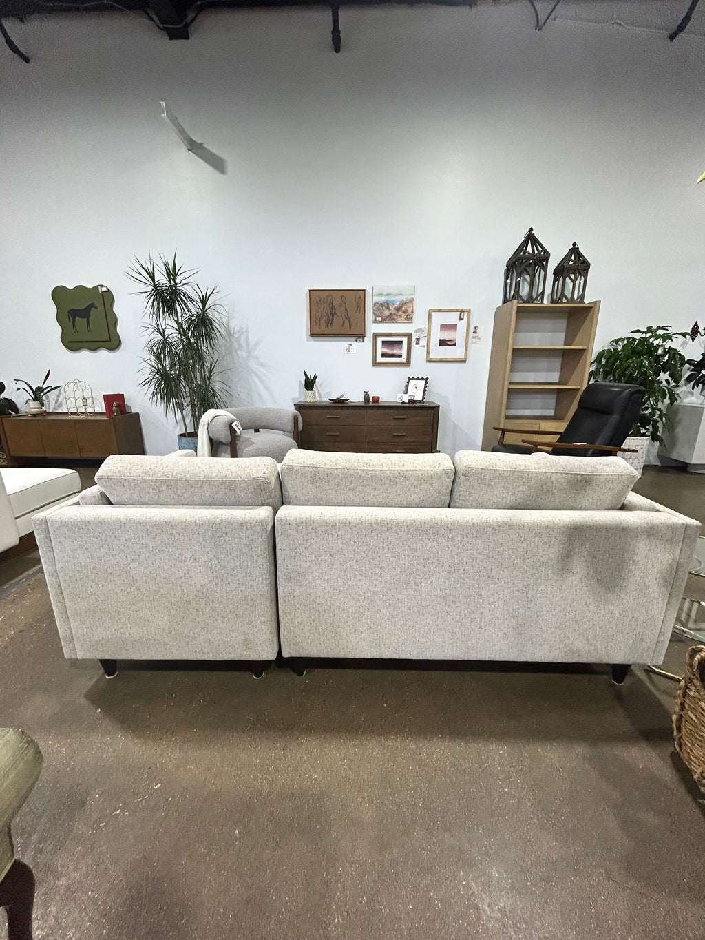 Woodley's Sofa w Chaise - Image 6