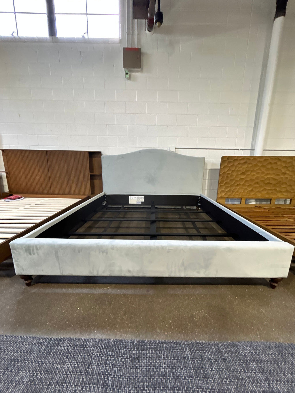 Camelback Bed King - Image 5