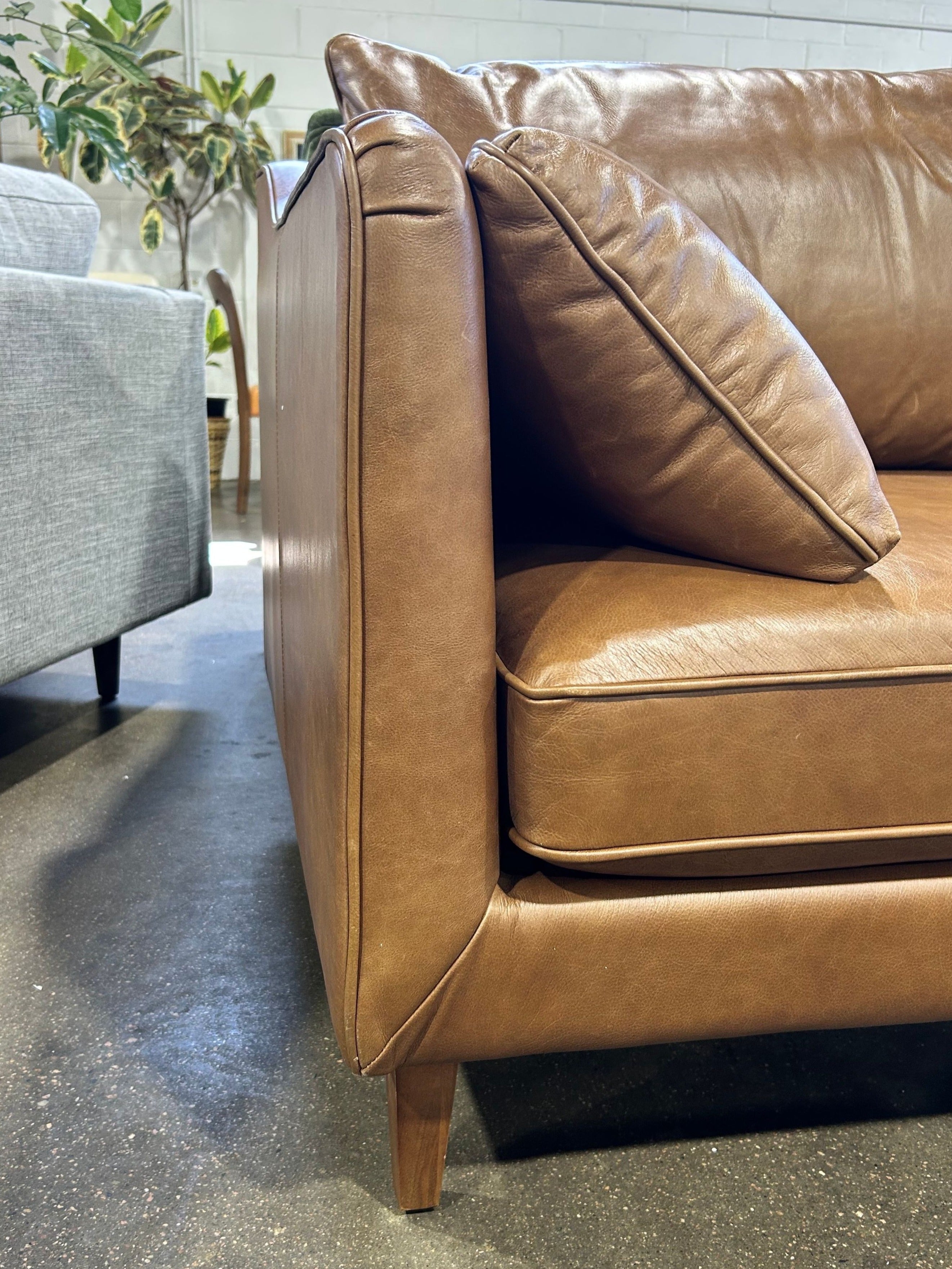 Caitlin Leather Sofa - Image 6