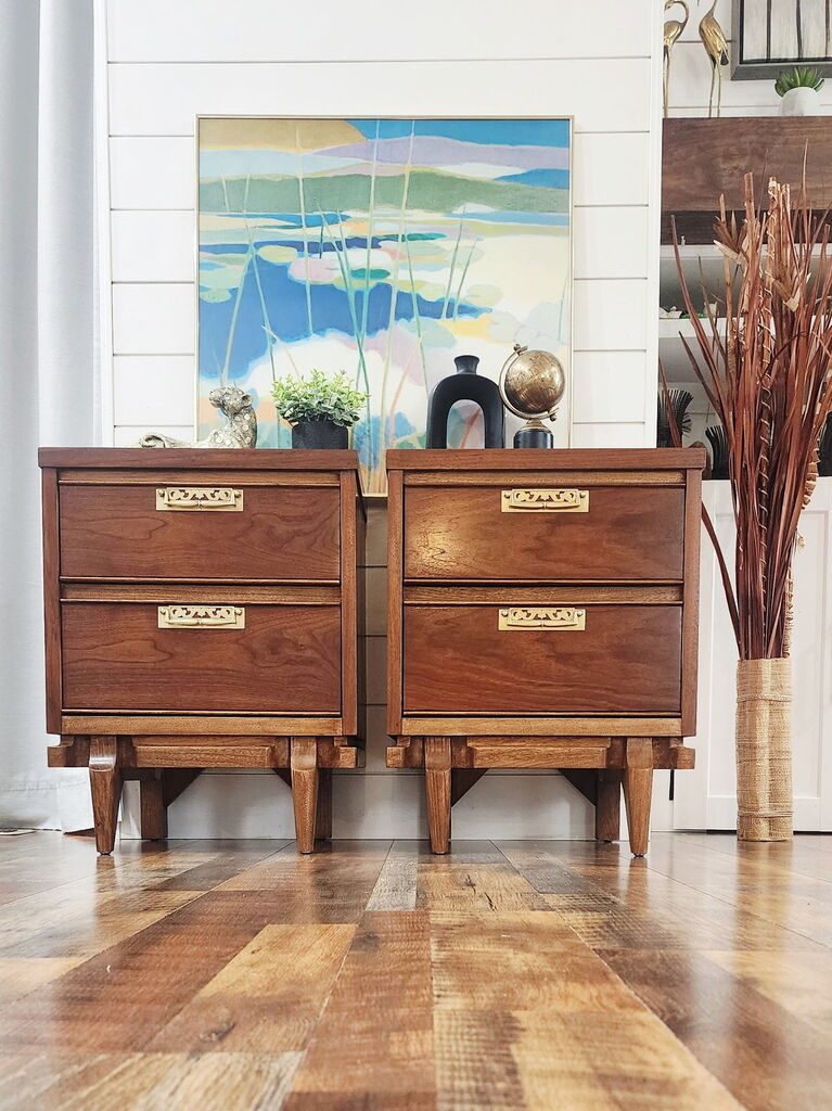 United furniture nightstands pair - Image 2