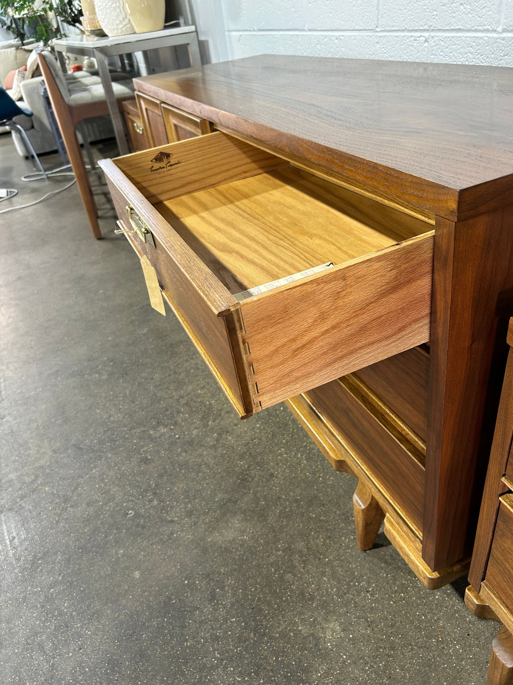 United Furniture Dresser / Credenza - Image 10
