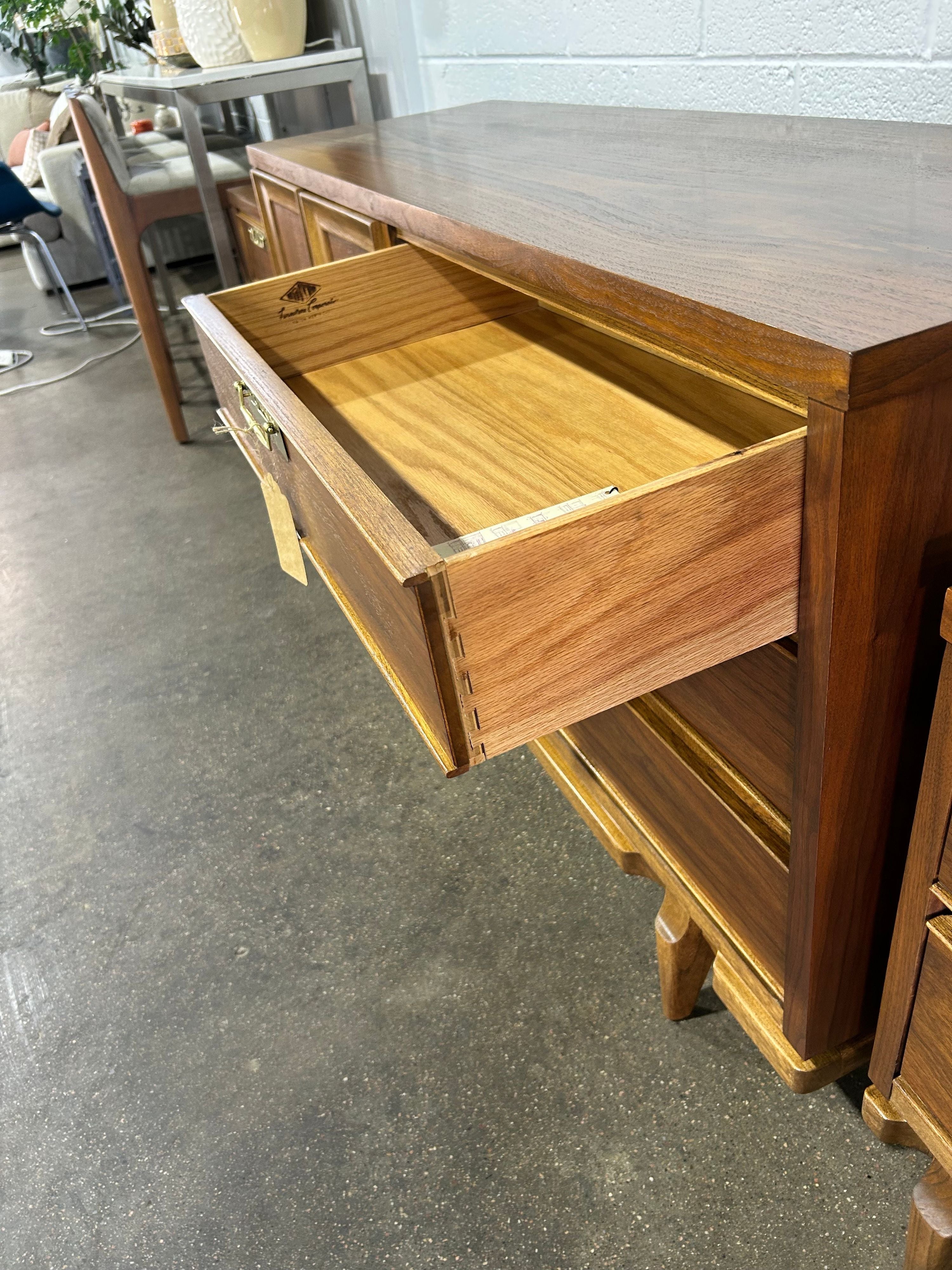 United Furniture Dresser / Credenza - Image 10