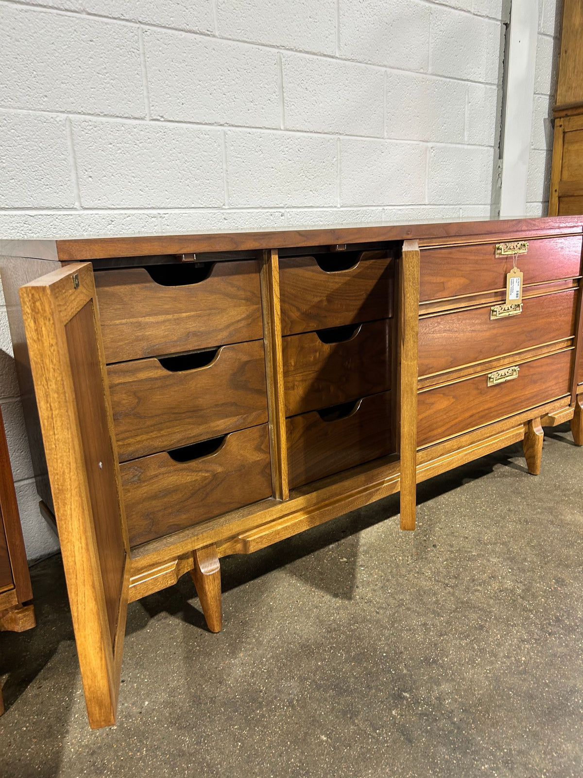 United Furniture Dresser / Credenza - Image 7