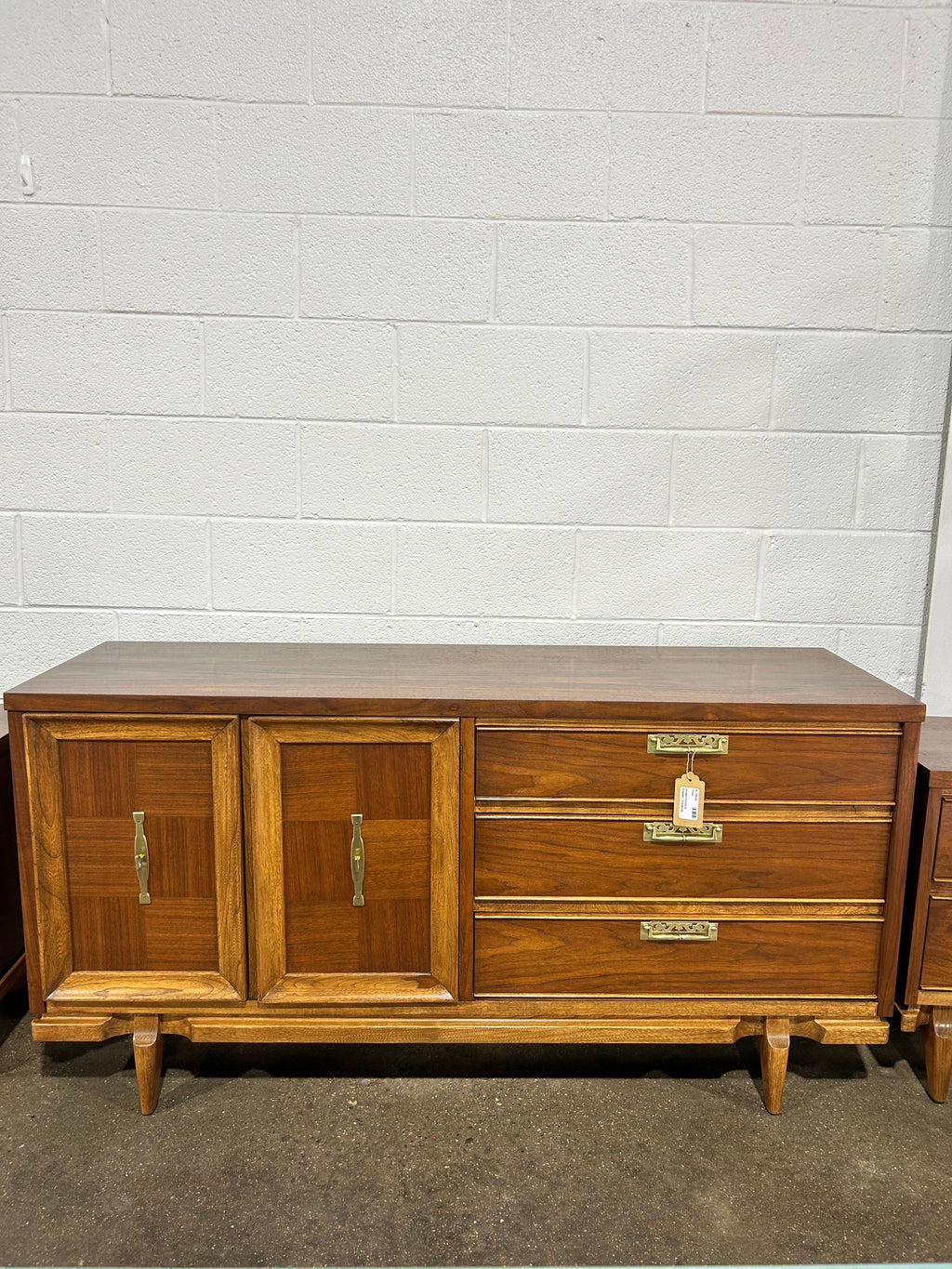United Furniture Dresser / Credenza - Image 8