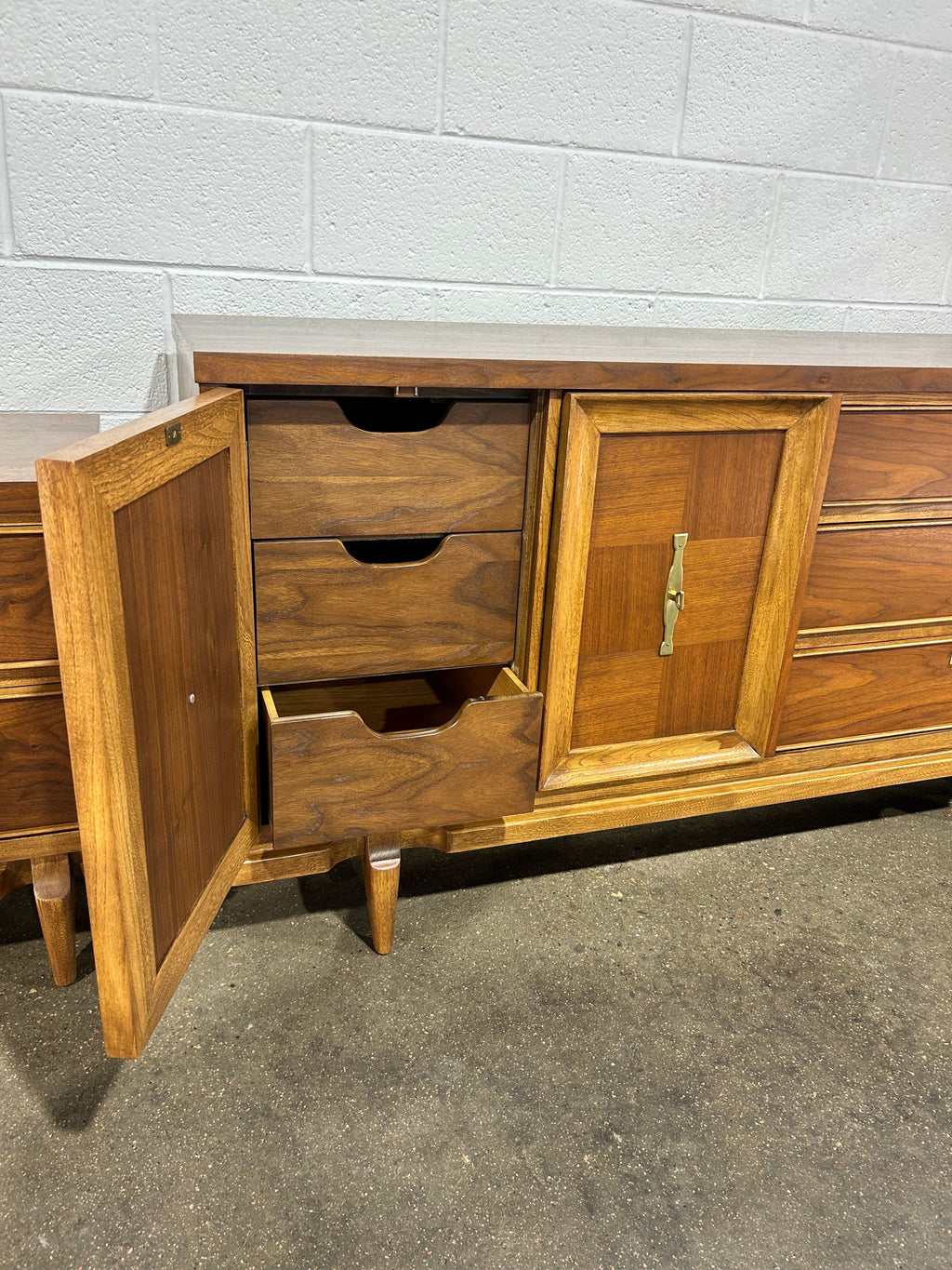 United Furniture Dresser / Credenza - Image 6