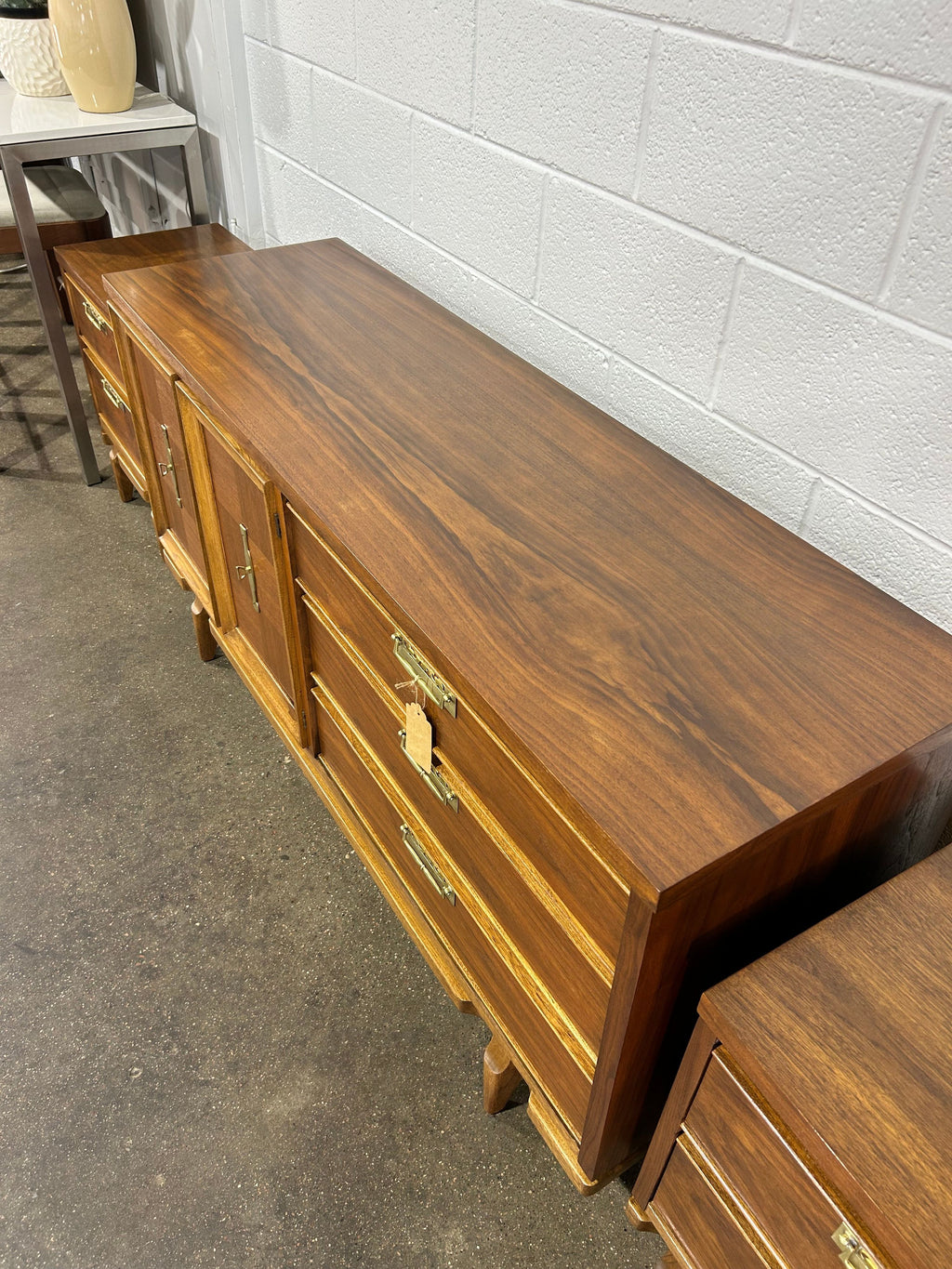 United Furniture Dresser / Credenza - Image 4