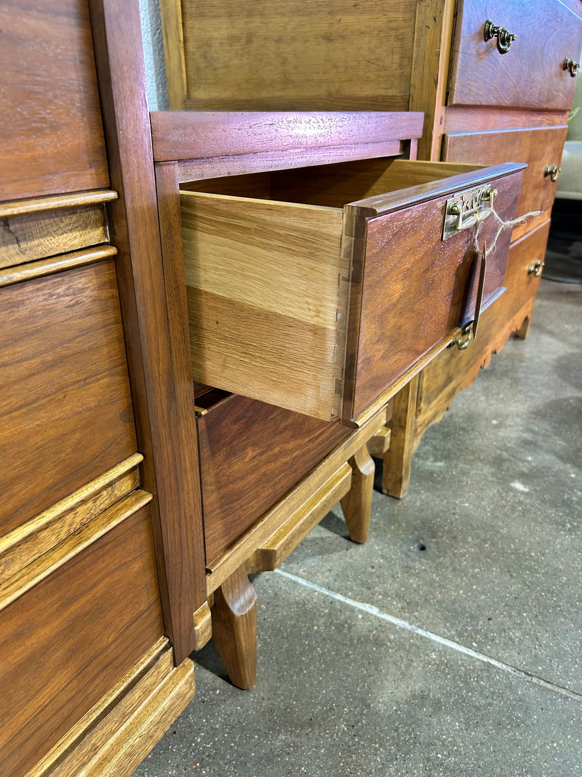 United furniture nightstands pair - Image 6