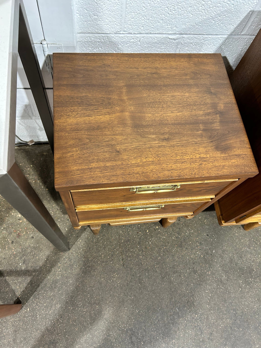 United furniture nightstands pair - Image 7
