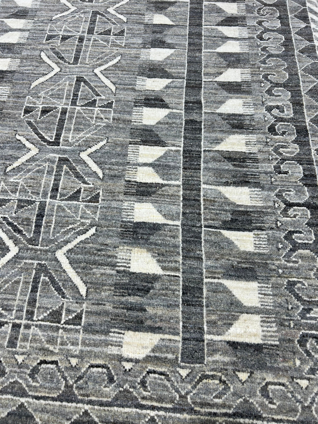 Suhad Hand-Knotted Area Rug 9'x12' - Image 3