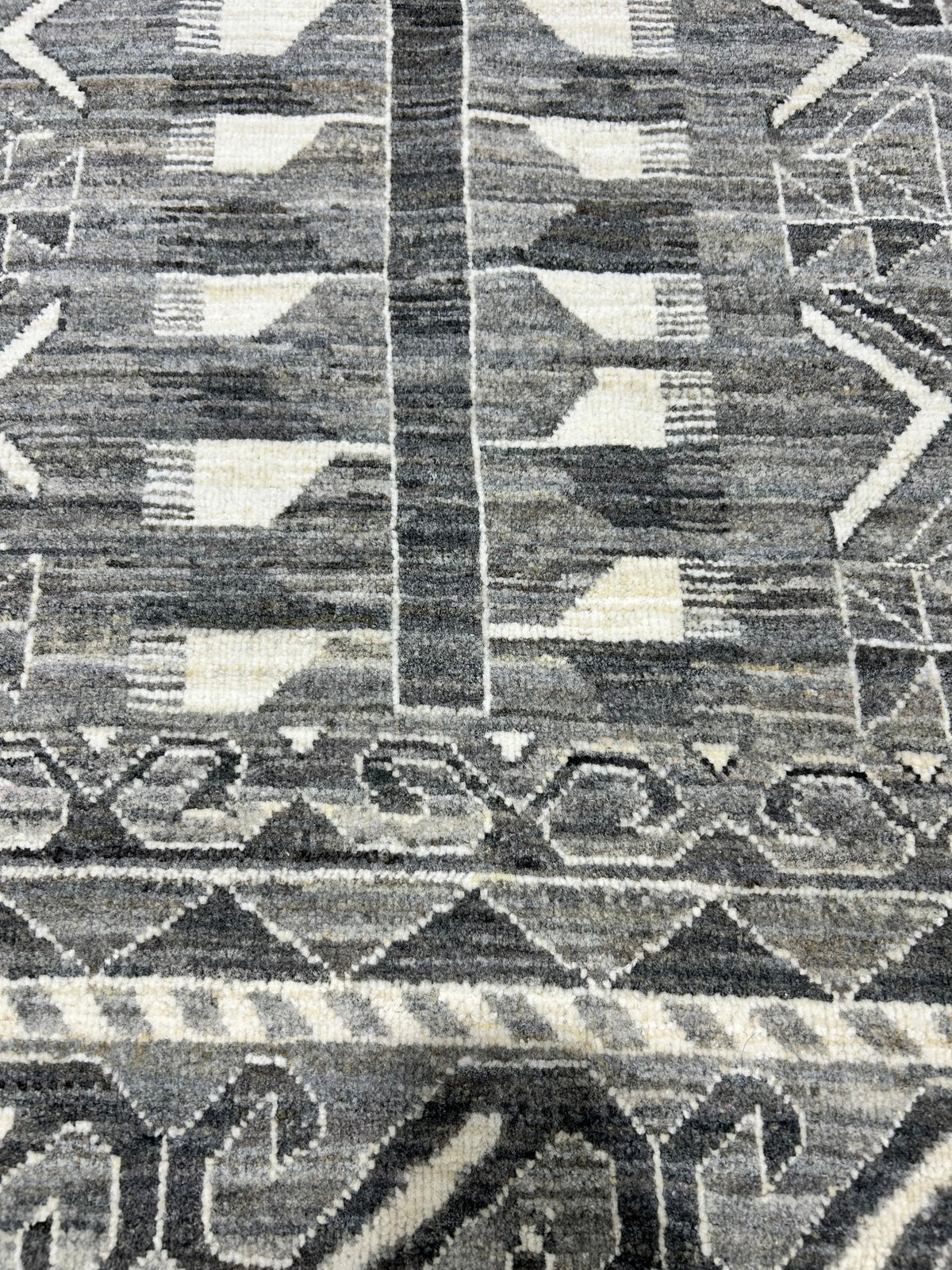 Suhad Hand-Knotted Area Rug 9'x12' - Image 6