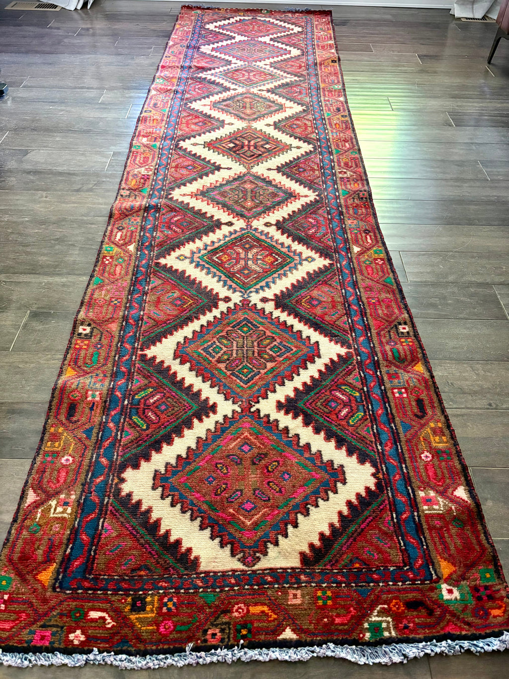 Golden Gal Rugs: Vintage Rug #264 - 9’10” x 2’7.5” - Image 4