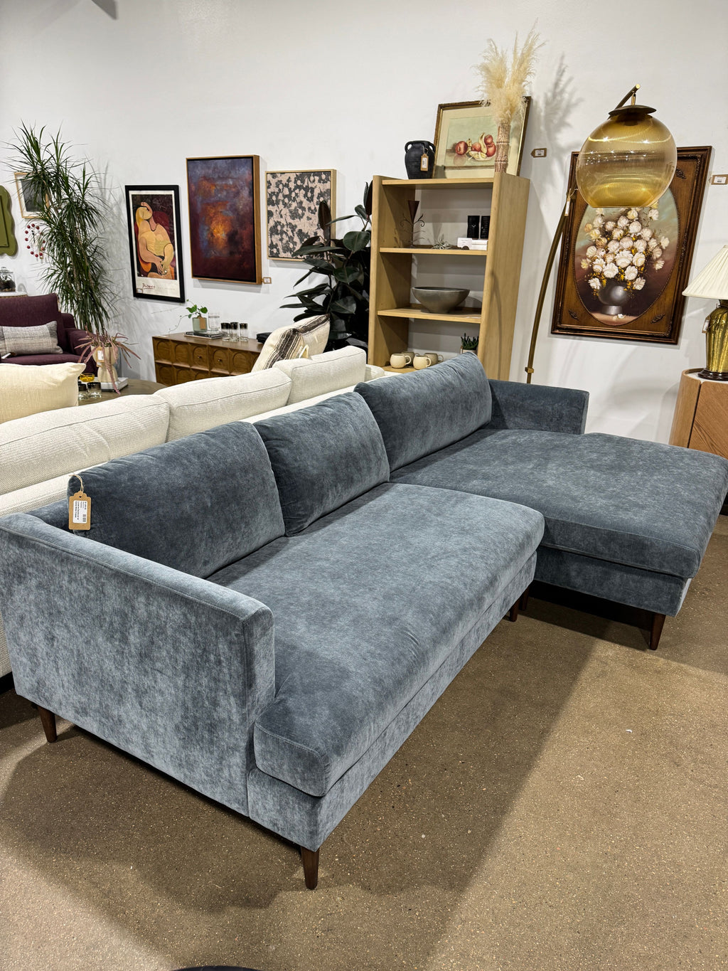 Lucerne Sectional w/ Extra-Wide Chaise - Image 4