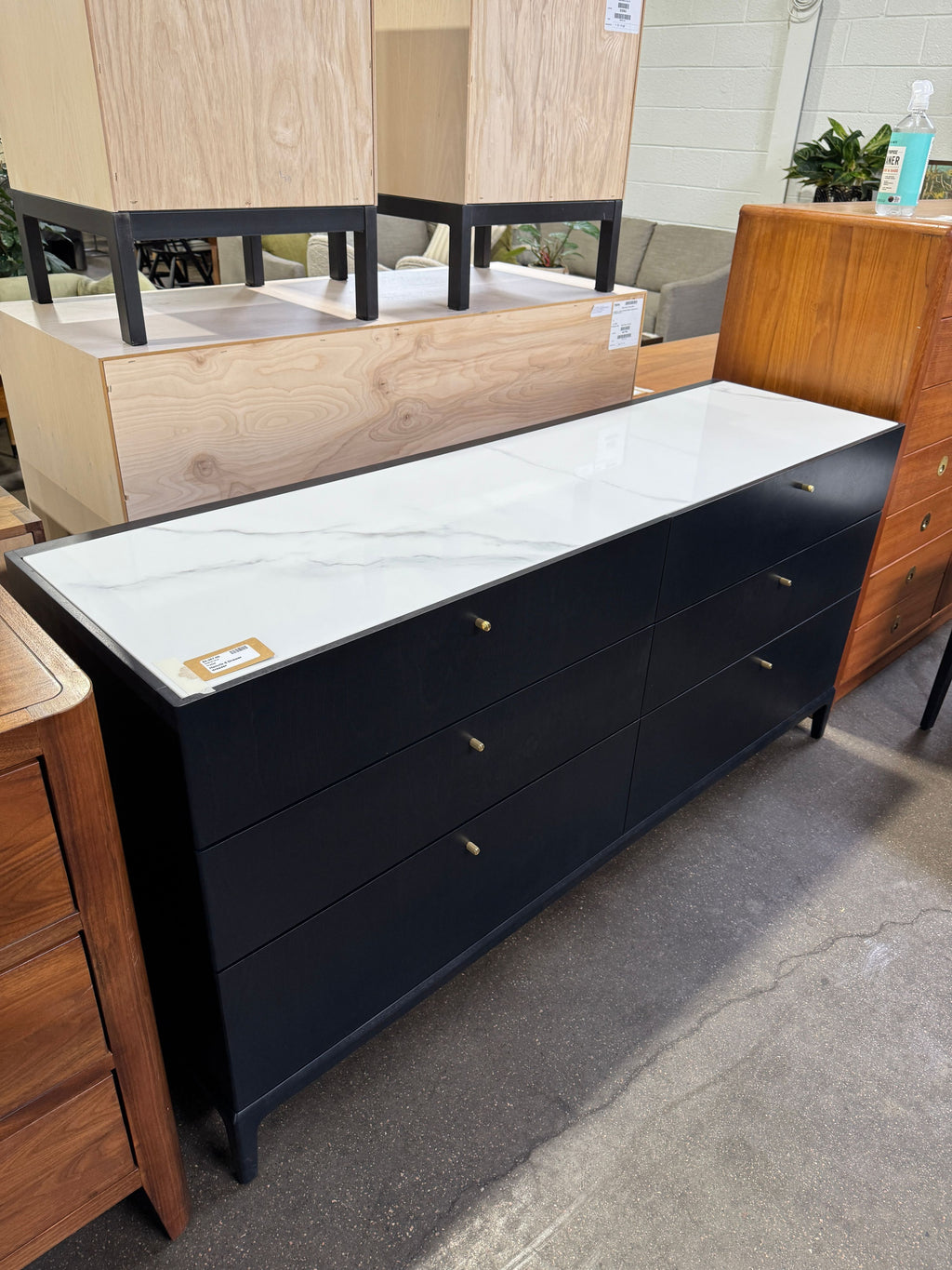 Hemrik 6 Drawer dresser - Image 4