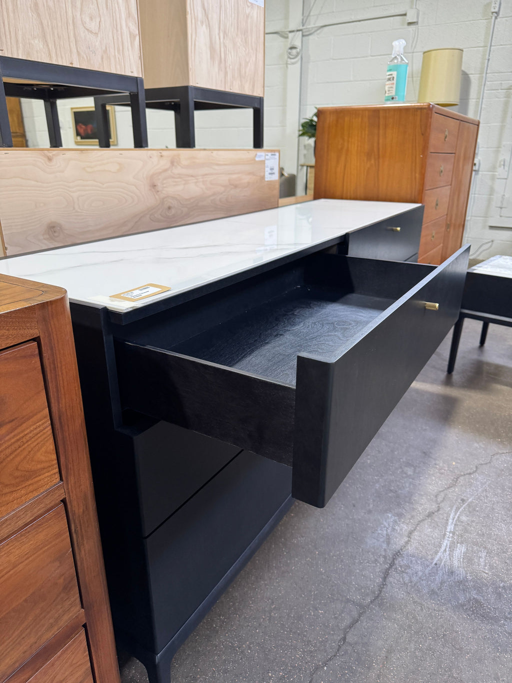 Hemrik 6 Drawer dresser - Image 5