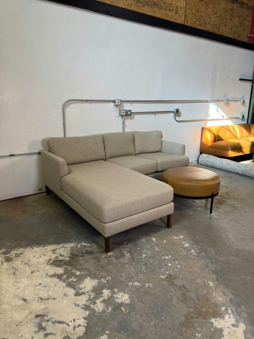 Interior Define Winslow 3-Seat Chaise Sectional 012