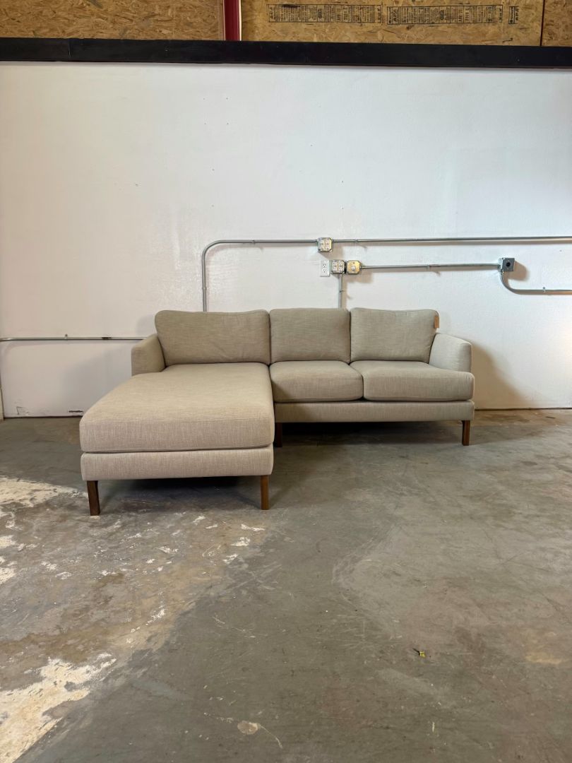 Interior Define Winslow 3-Seat Chaise Sectional 012