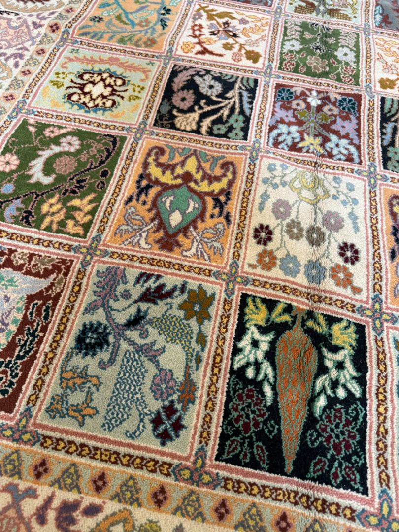 106"x67" Moroccan Wool Rug