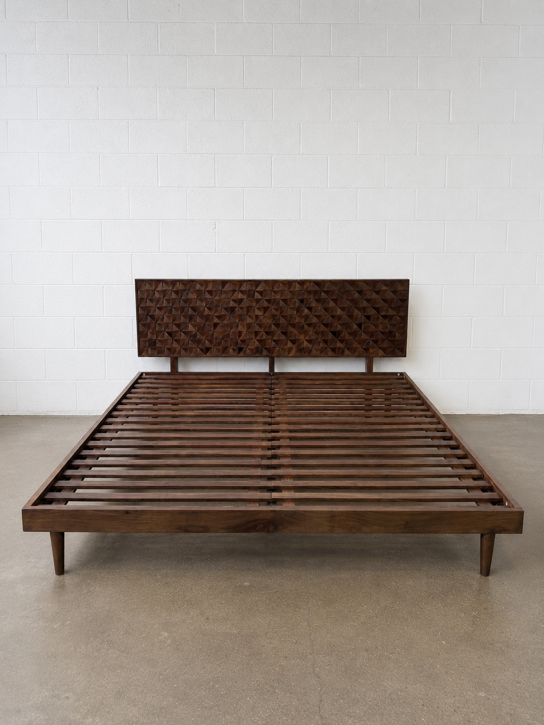Moe's Pablo King Bed Brown