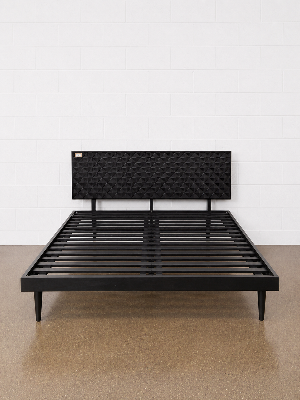 Moe's Pablo King Bed Black