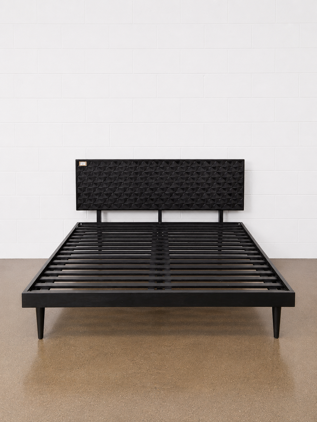 Moe's Pablo King Bed Black
