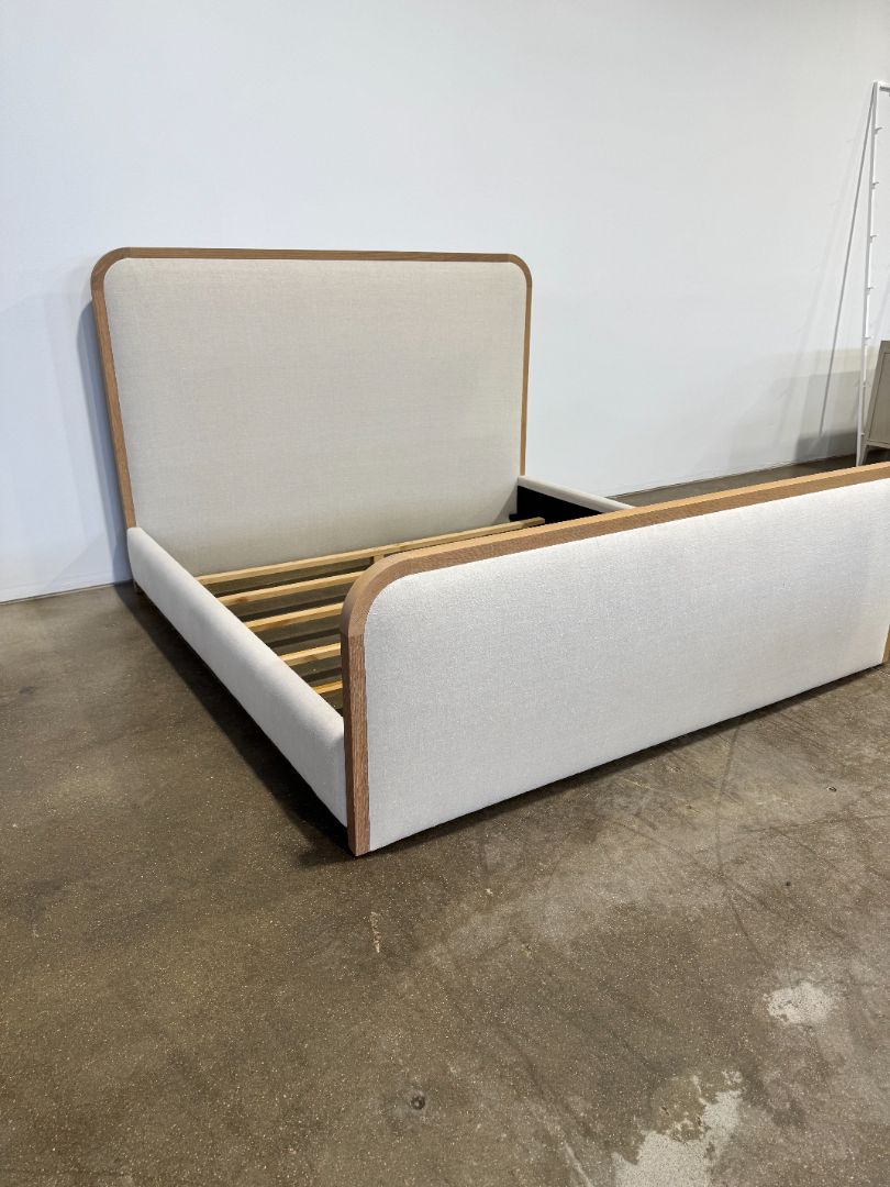 Community Manufacturing Vance King Bed