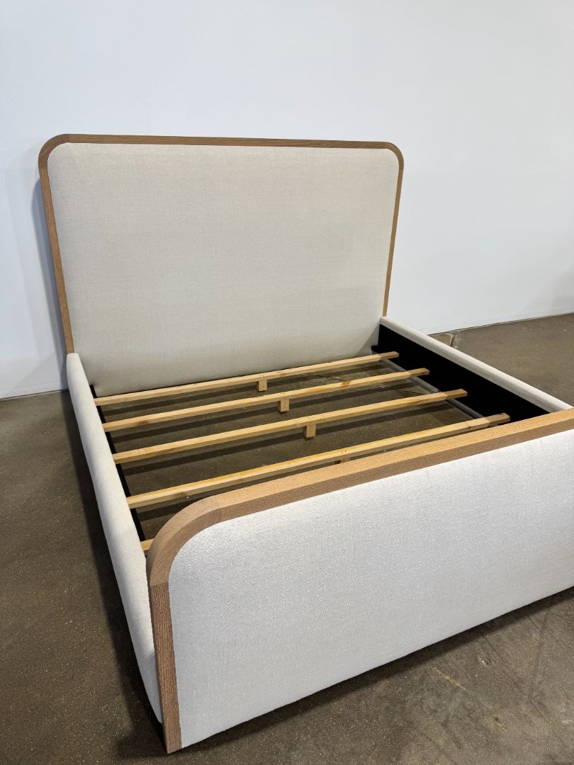 Community Manufacturing Vance King Bed