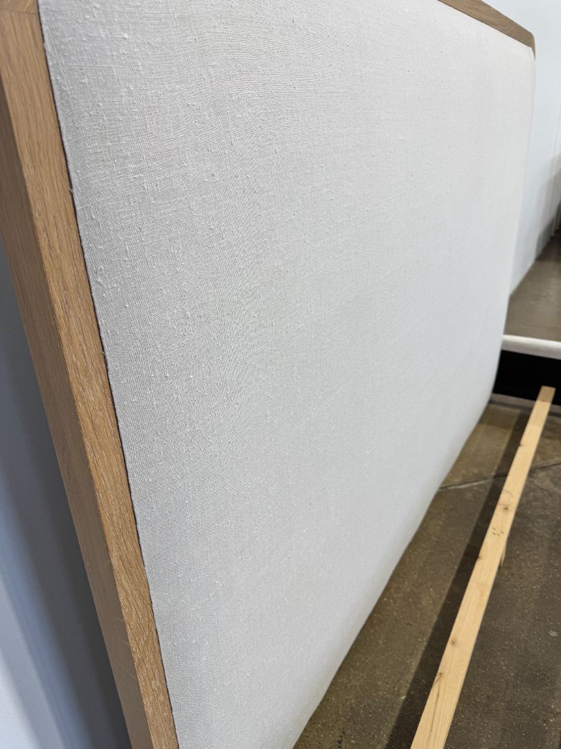 Community Manufacturing Vance King Bed