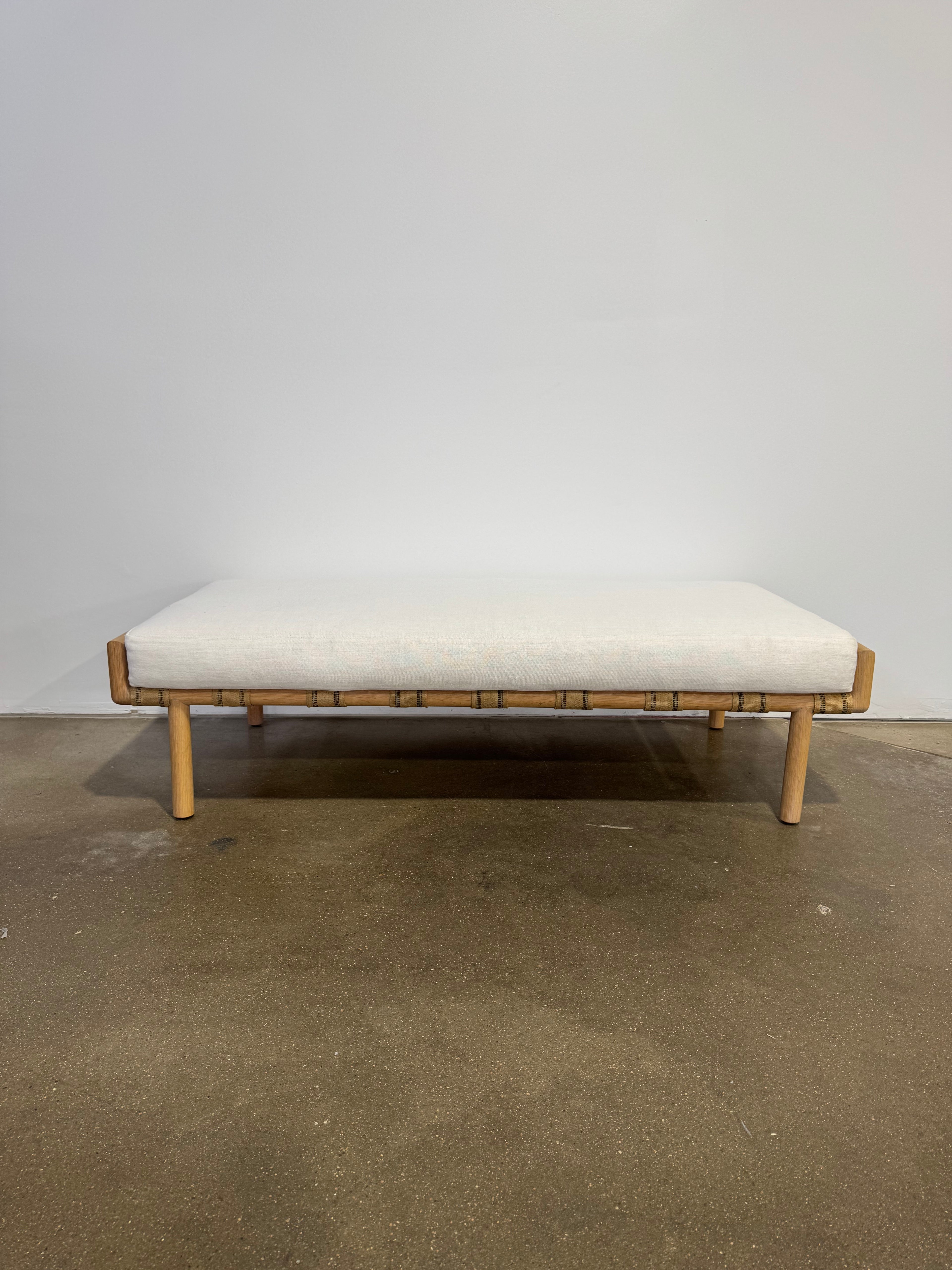 Community Manufacturing Vander Bench