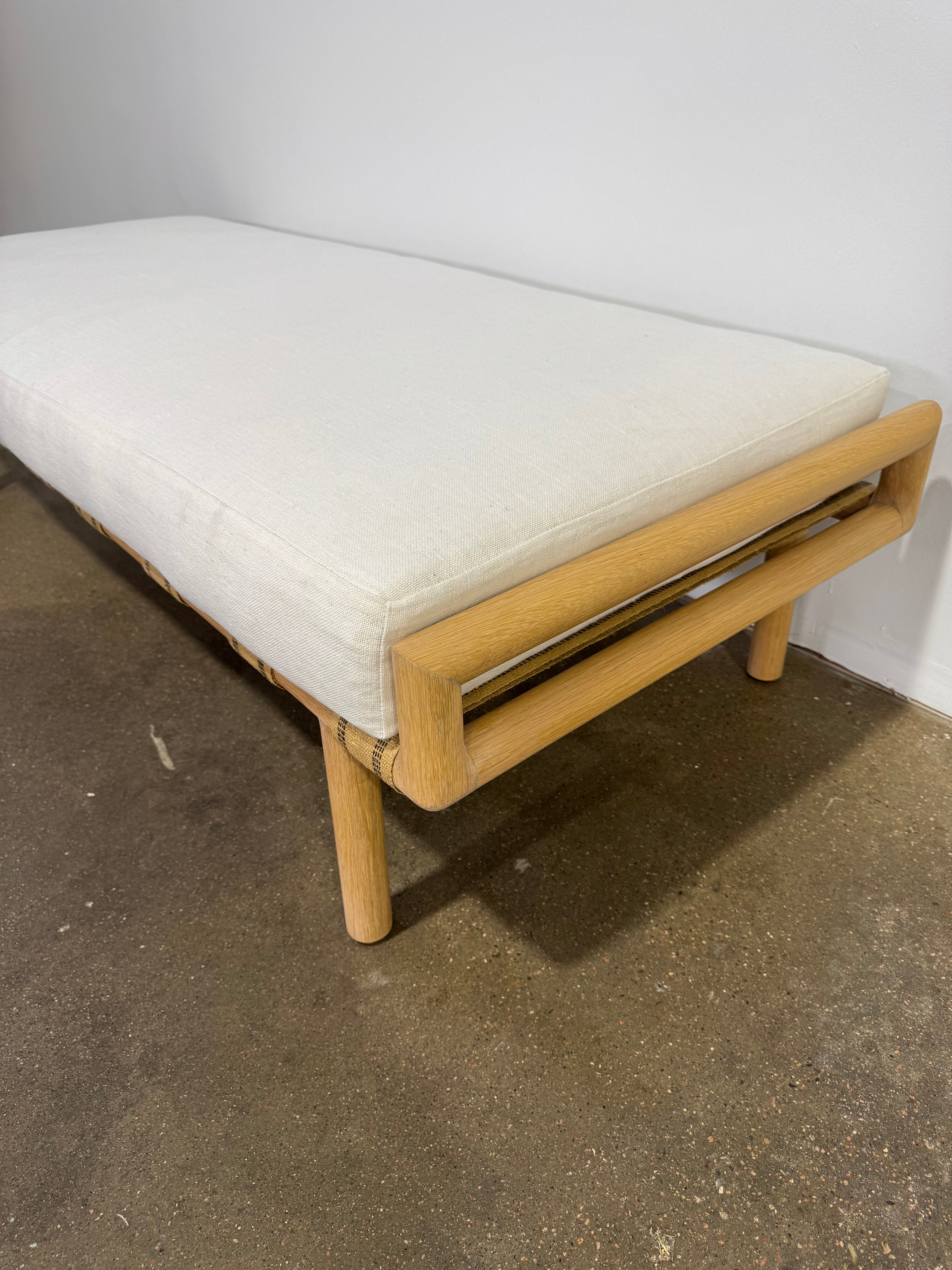 Community Manufacturing Vander Bench