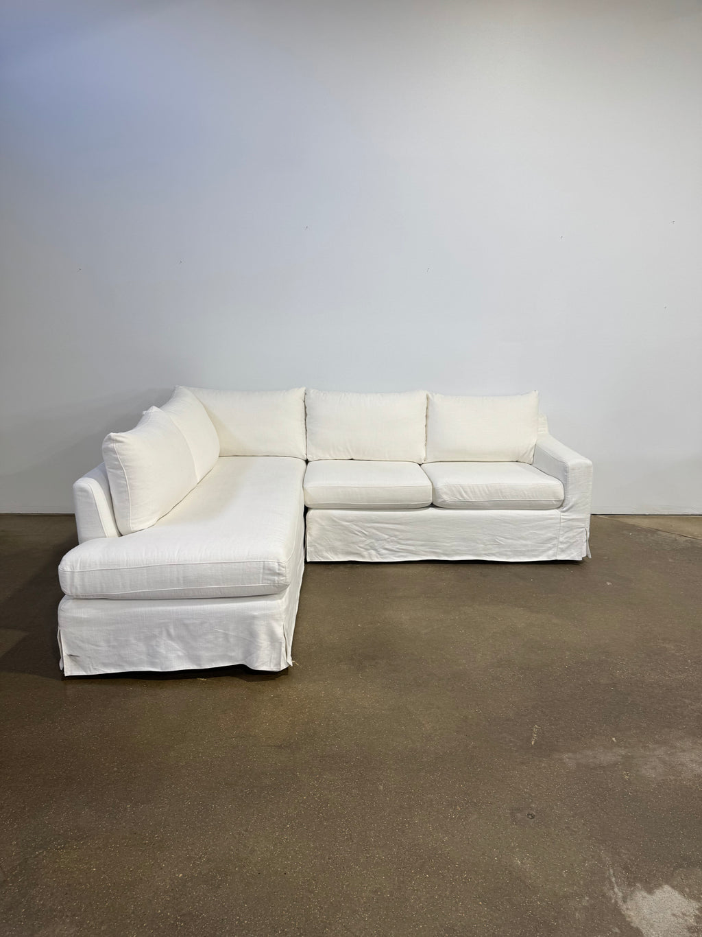 Interior Define Sloan Slipcovered 3-Seat Bumper Sectional 010