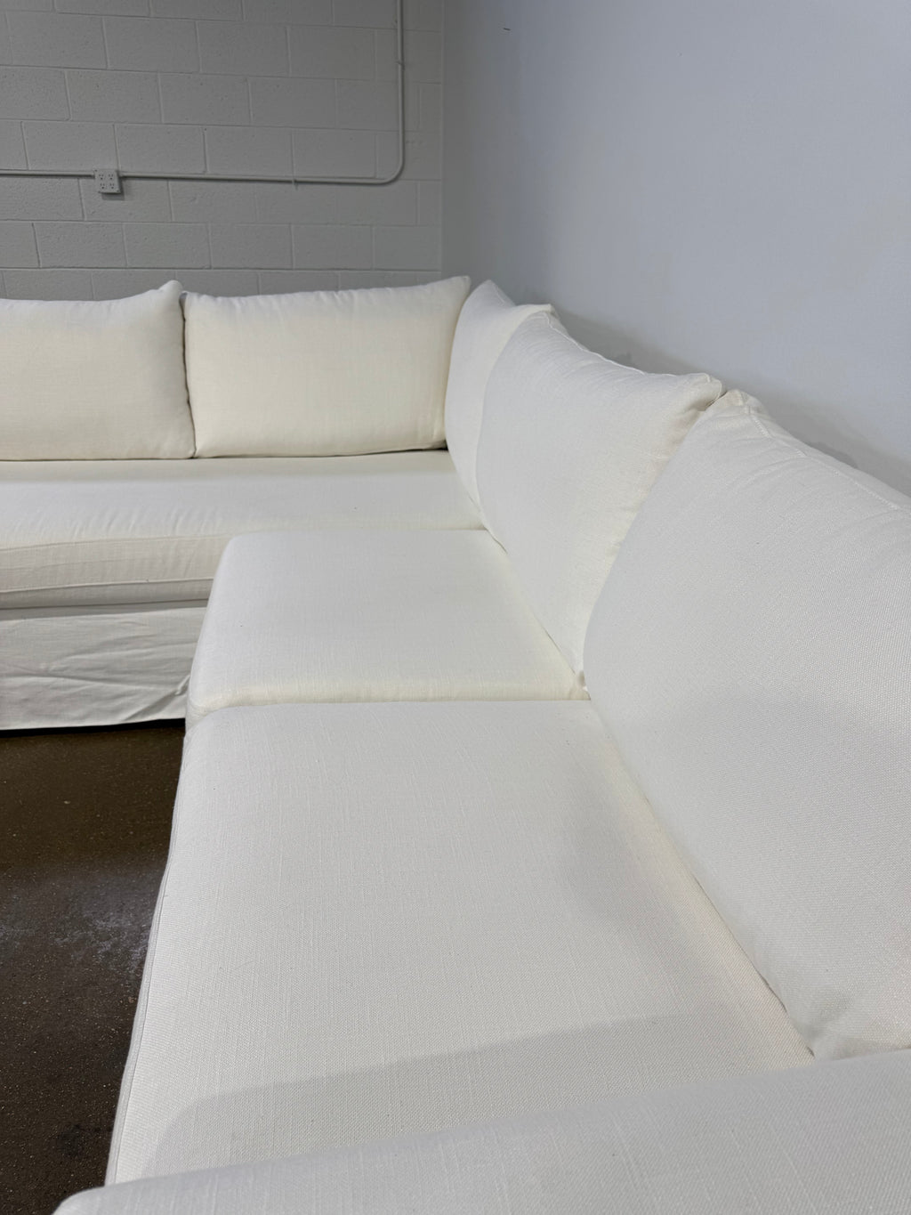 Interior Define Sloan Slipcovered 3-Seat Bumper Sectional 010