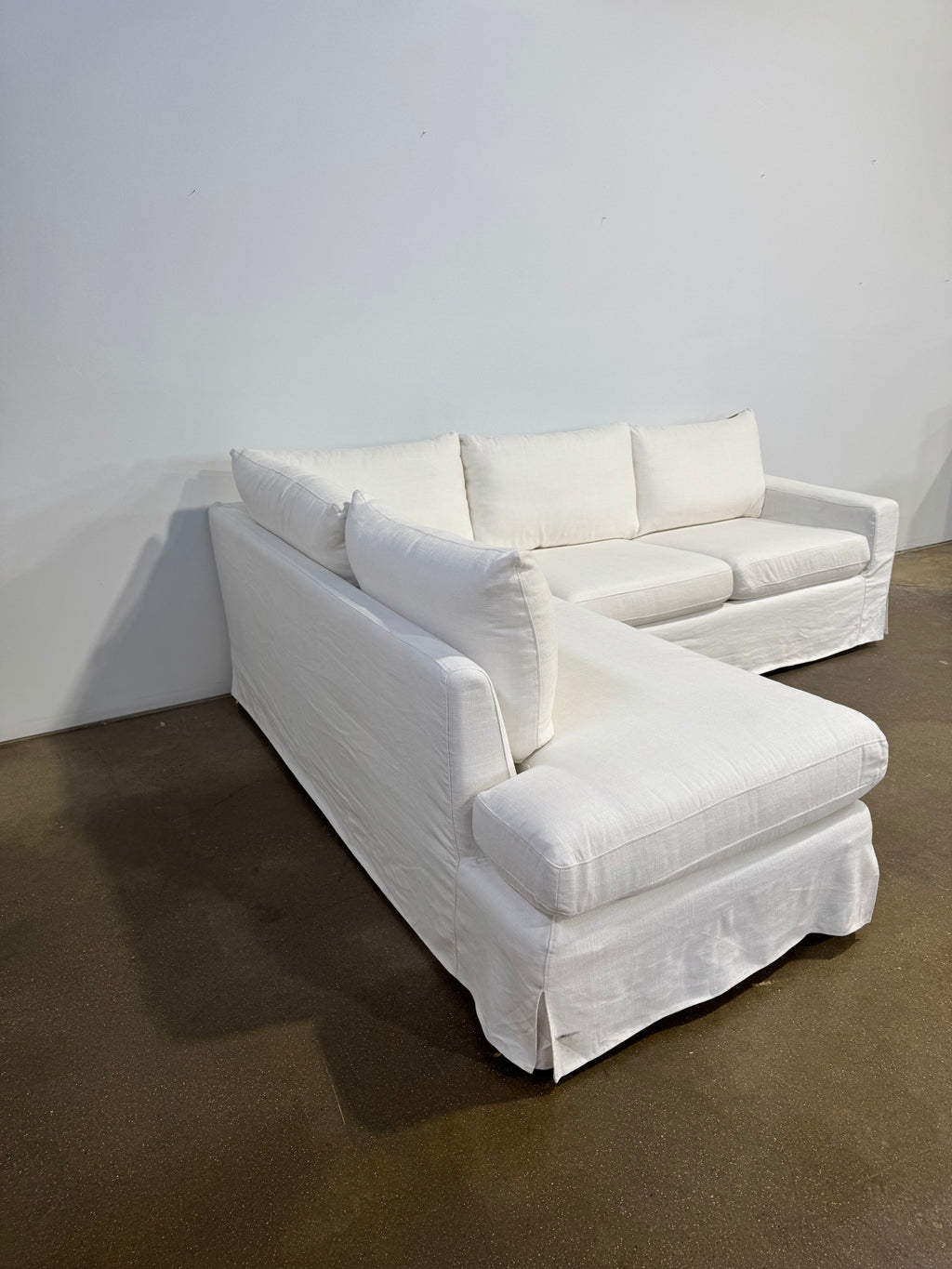 Interior Define Sloan Slipcovered 3-Seat Bumper Sectional 010