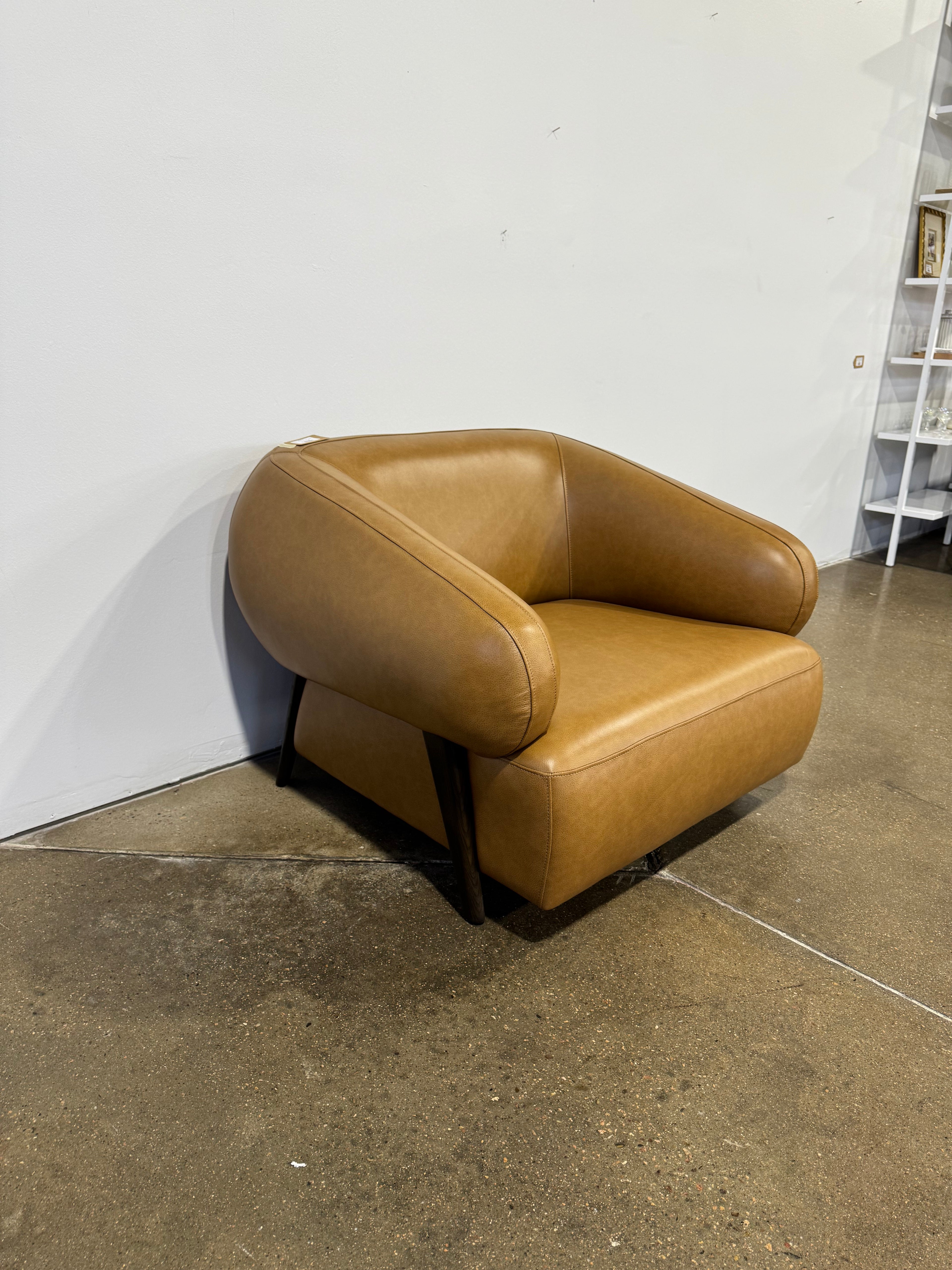 Moe's Devlin Lounge Chair Tan Leather