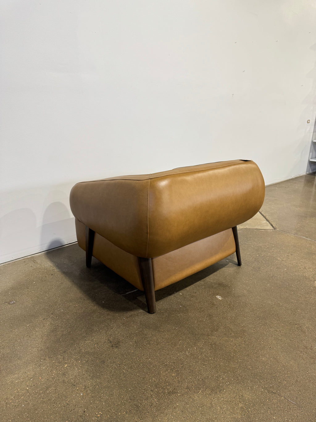Moe's Devlin Lounge Chair Tan Leather