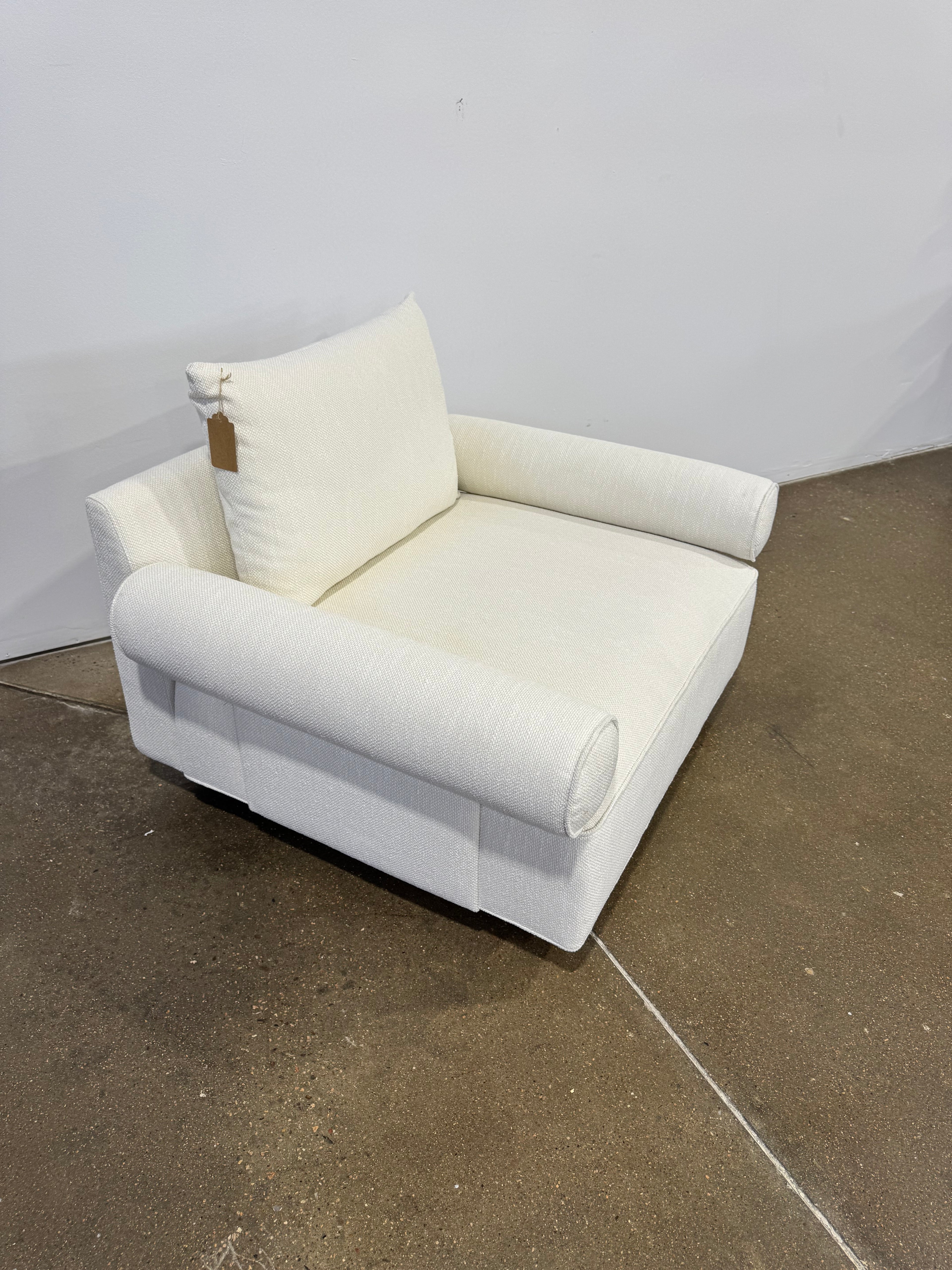 Moe's Rosello Arm Chair White