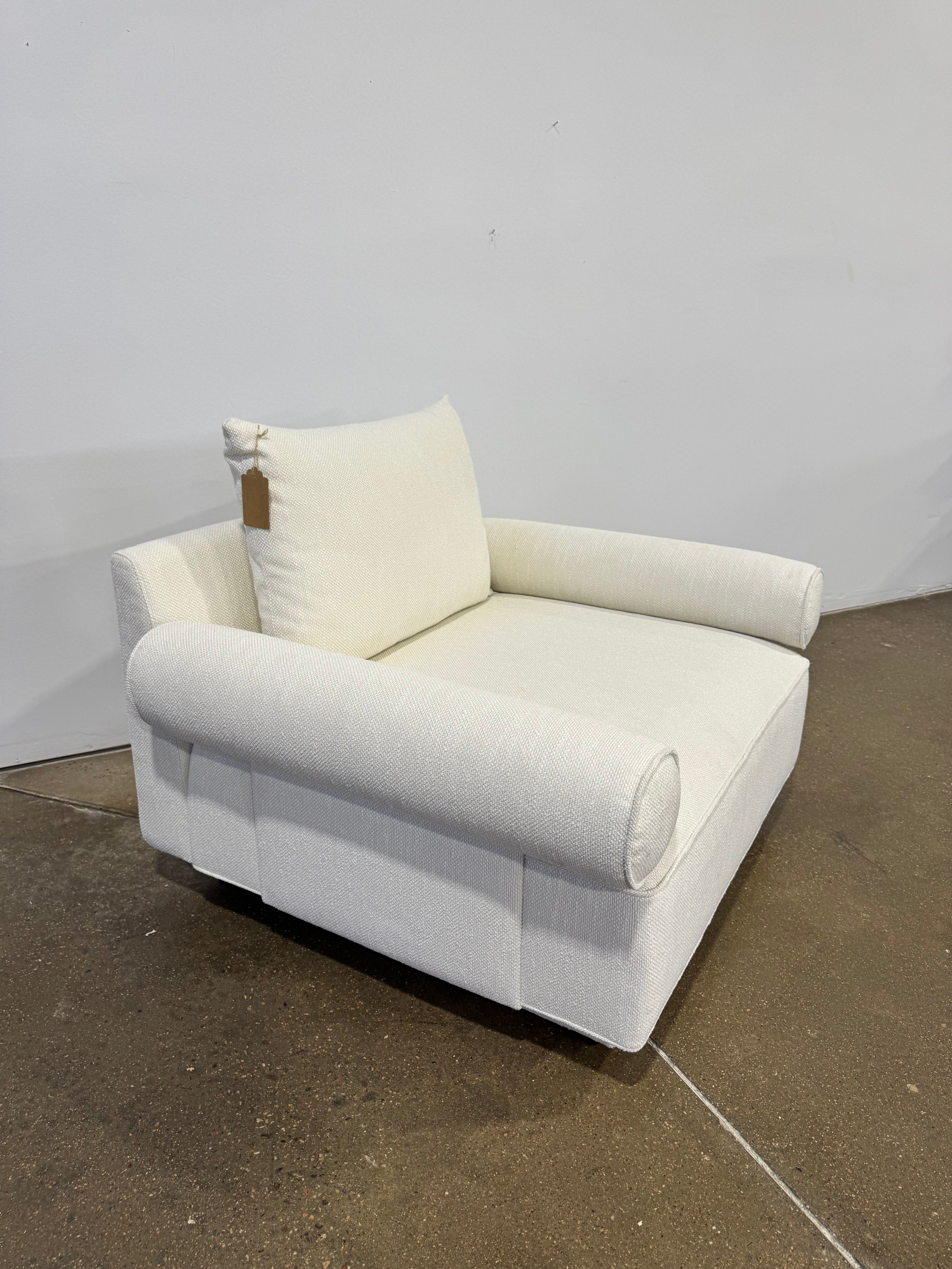 Moe's Rosello Arm Chair White