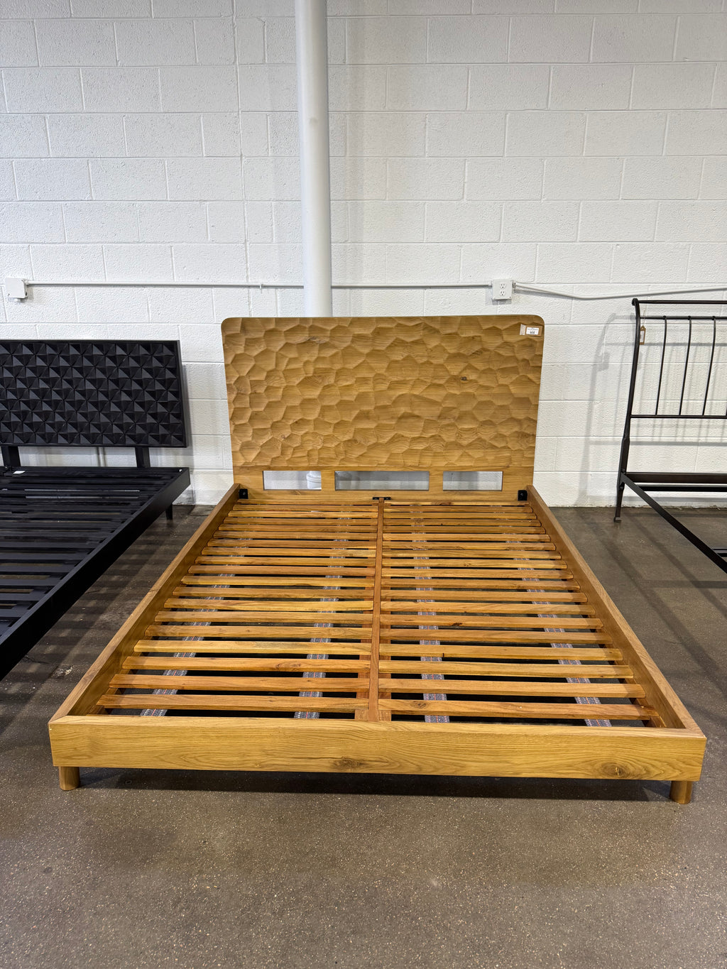 Moe's Misaki Queen Bed Natural