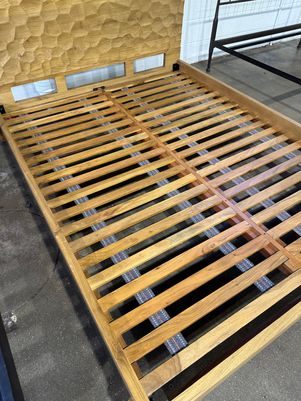 Moe's Misaki Queen Bed Natural