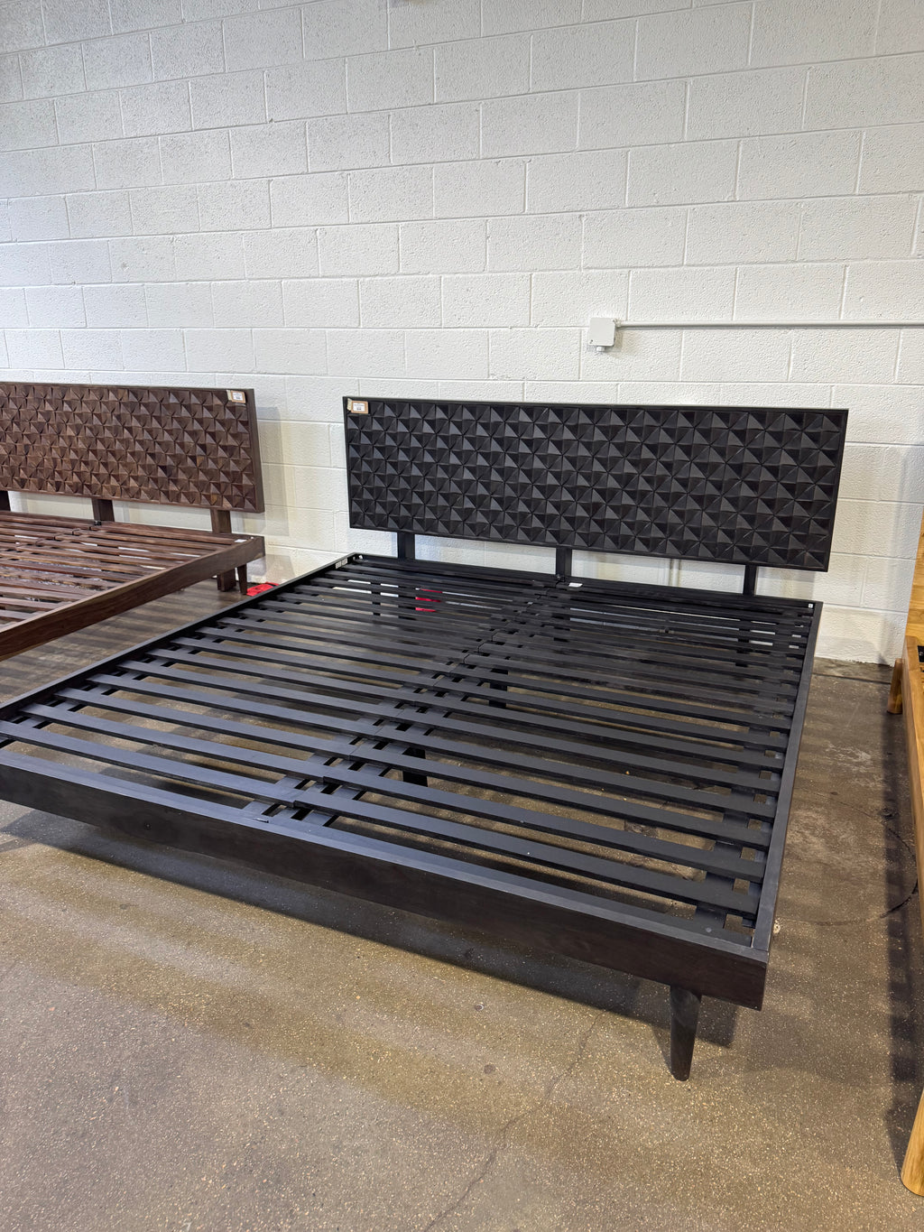 Moe's Pablo King Bed Black