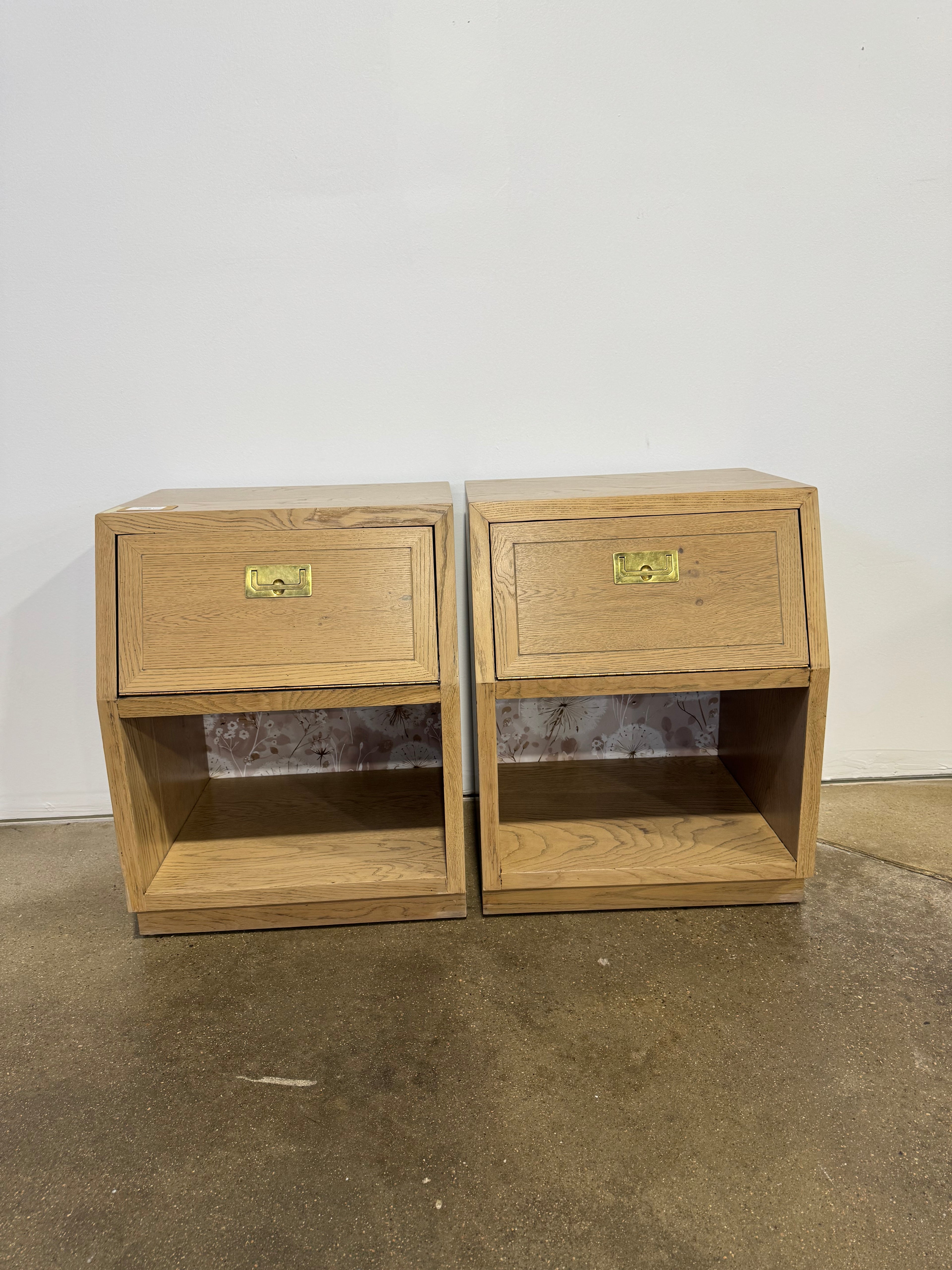 Vintage Henredon Set of 2 Nightstands